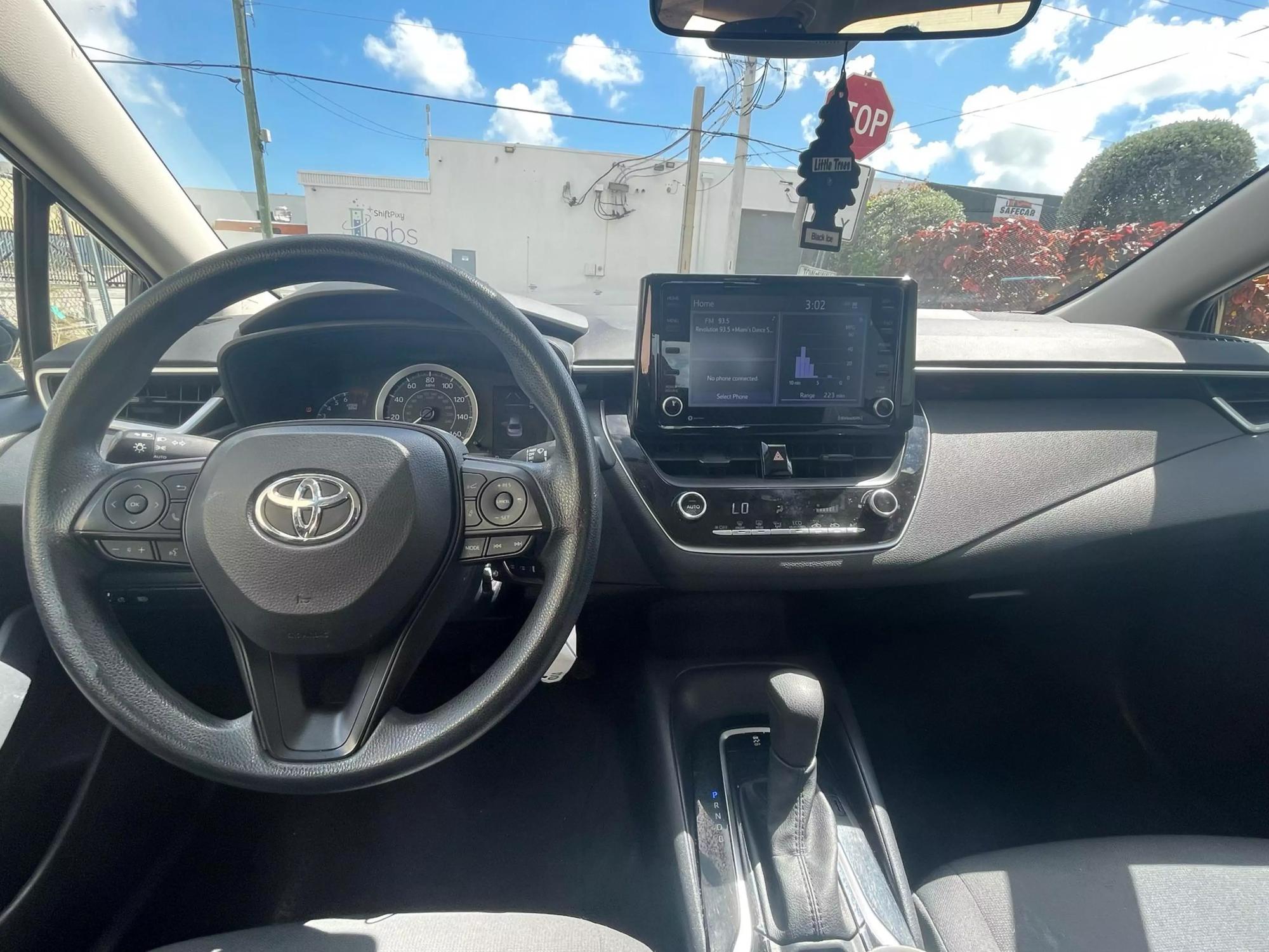 2022 Toyota Corolla LE photo 16