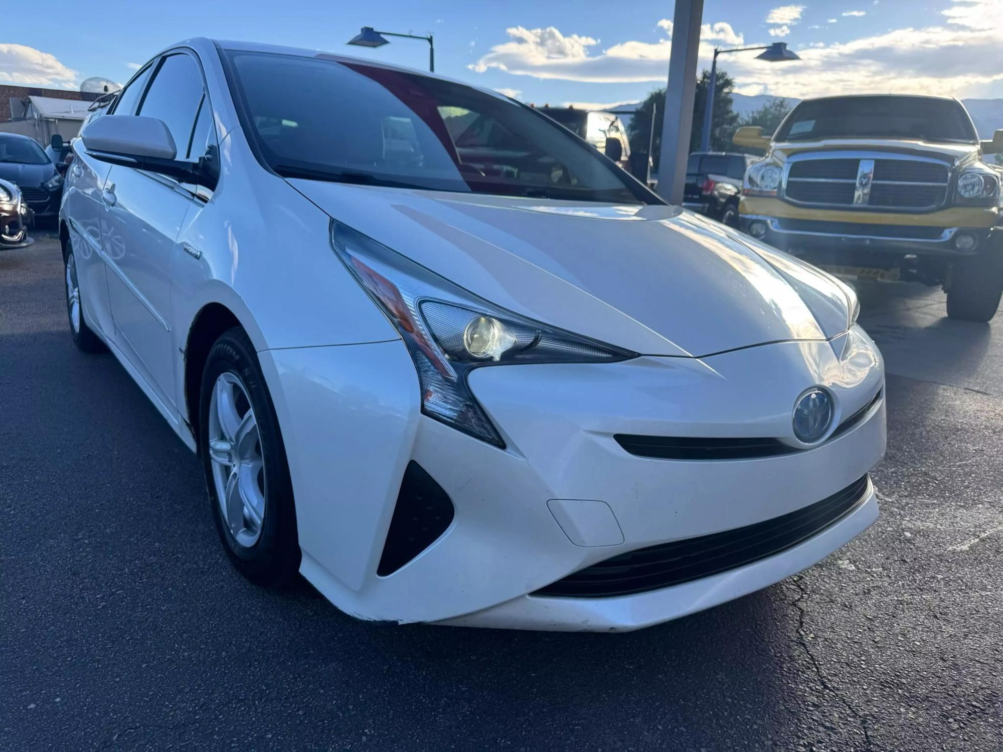 2016 Toyota Prius Four photo 34