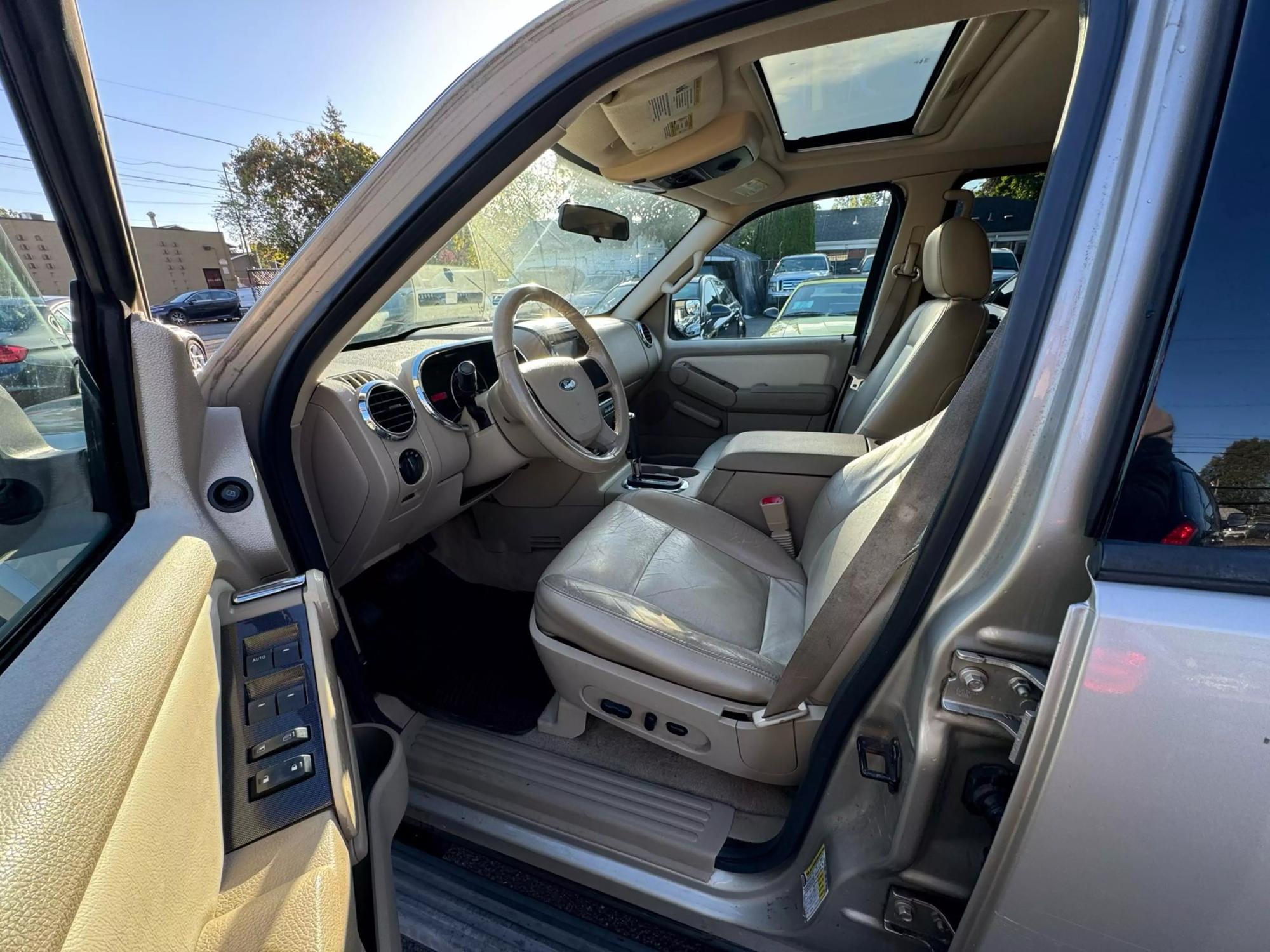 2007 Ford Explorer XLT photo 36