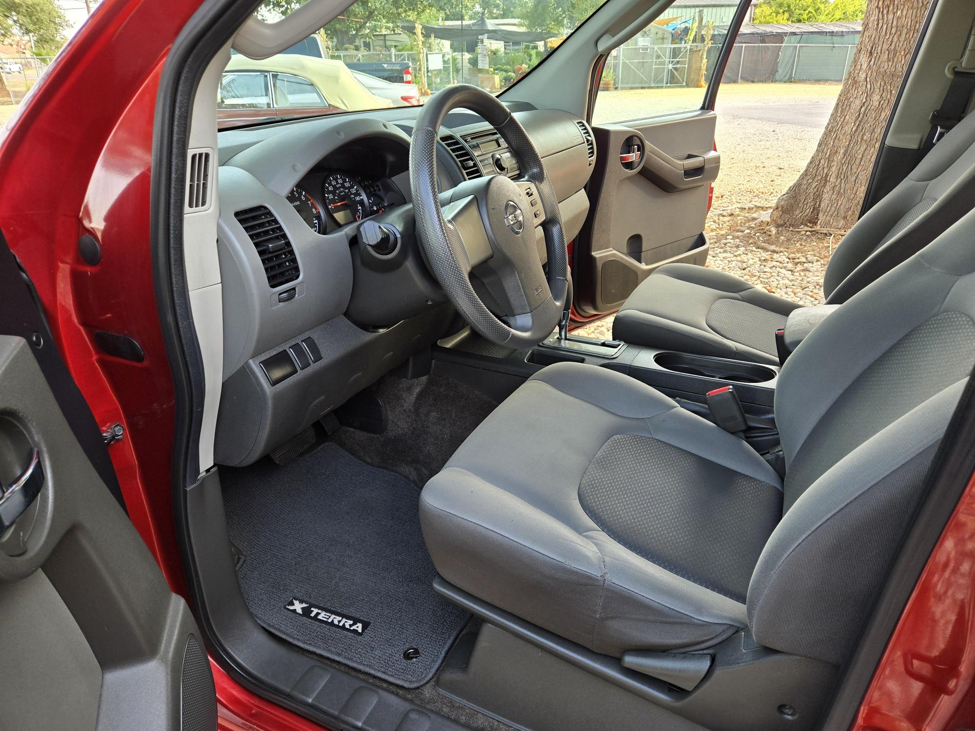 2011 Nissan Xterra X photo 34