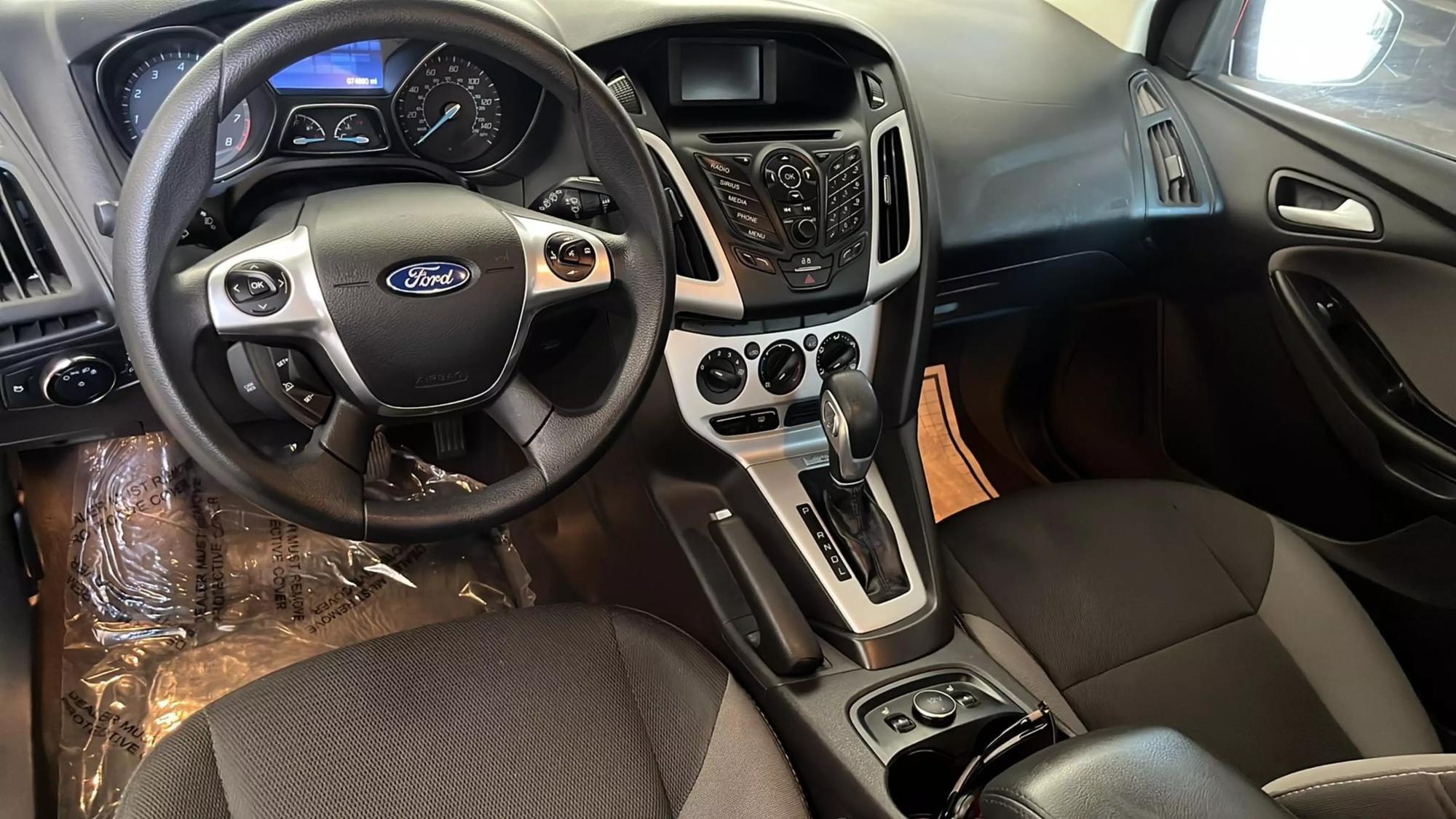 2014 Ford Focus SE photo 48