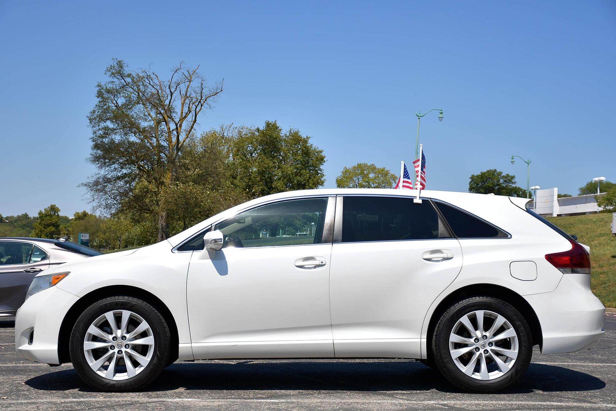 2013 Toyota Venza LE photo 41