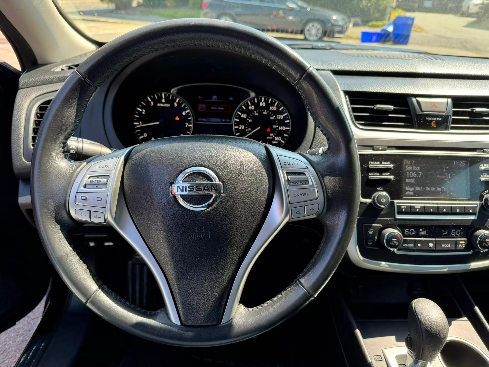 2017 Nissan Altima SV photo 21