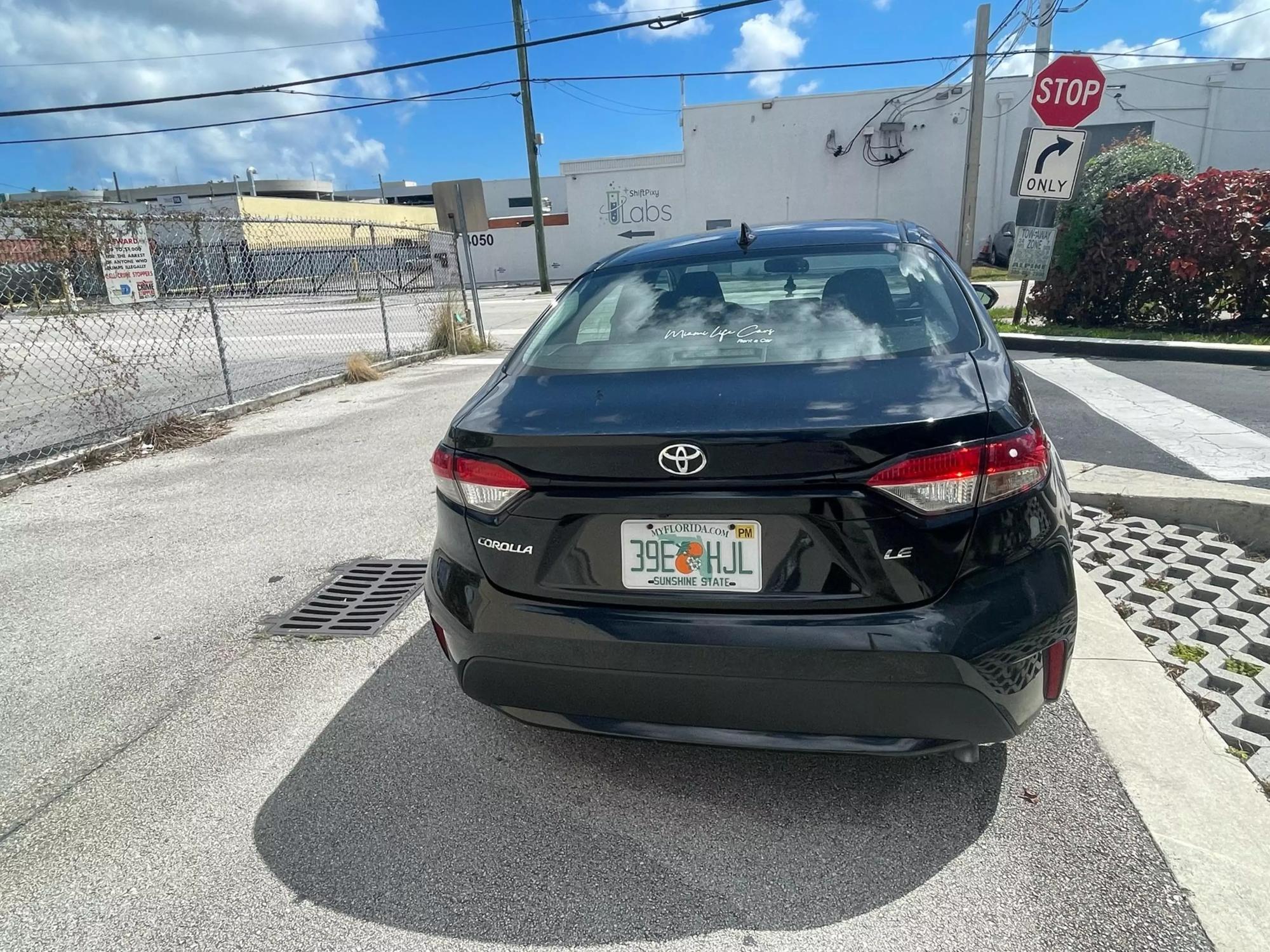 2022 Toyota Corolla LE photo 12