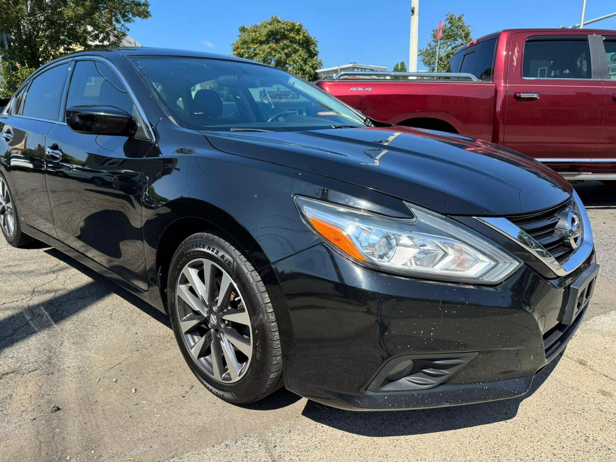 2017 Nissan Altima SV photo 16