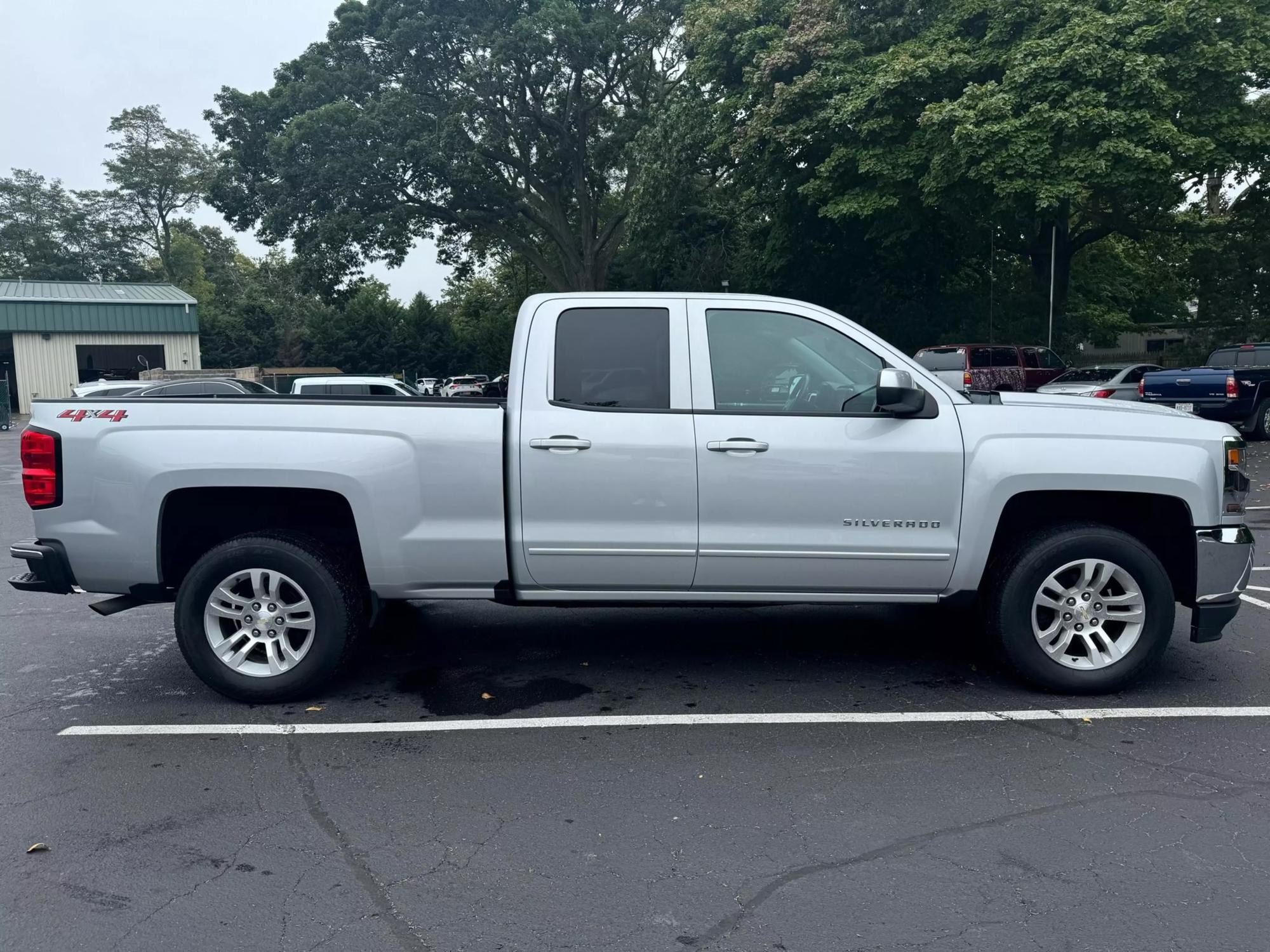 2018 Chevrolet Silverado 1500 LT photo 43