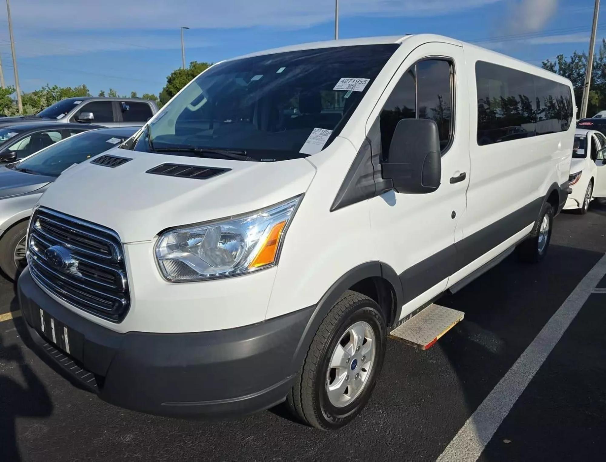 2018 Ford Transit Wagon XL photo 9