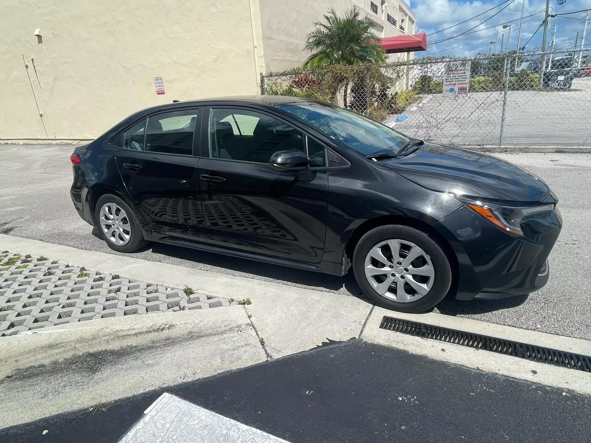 2022 Toyota Corolla LE photo 10