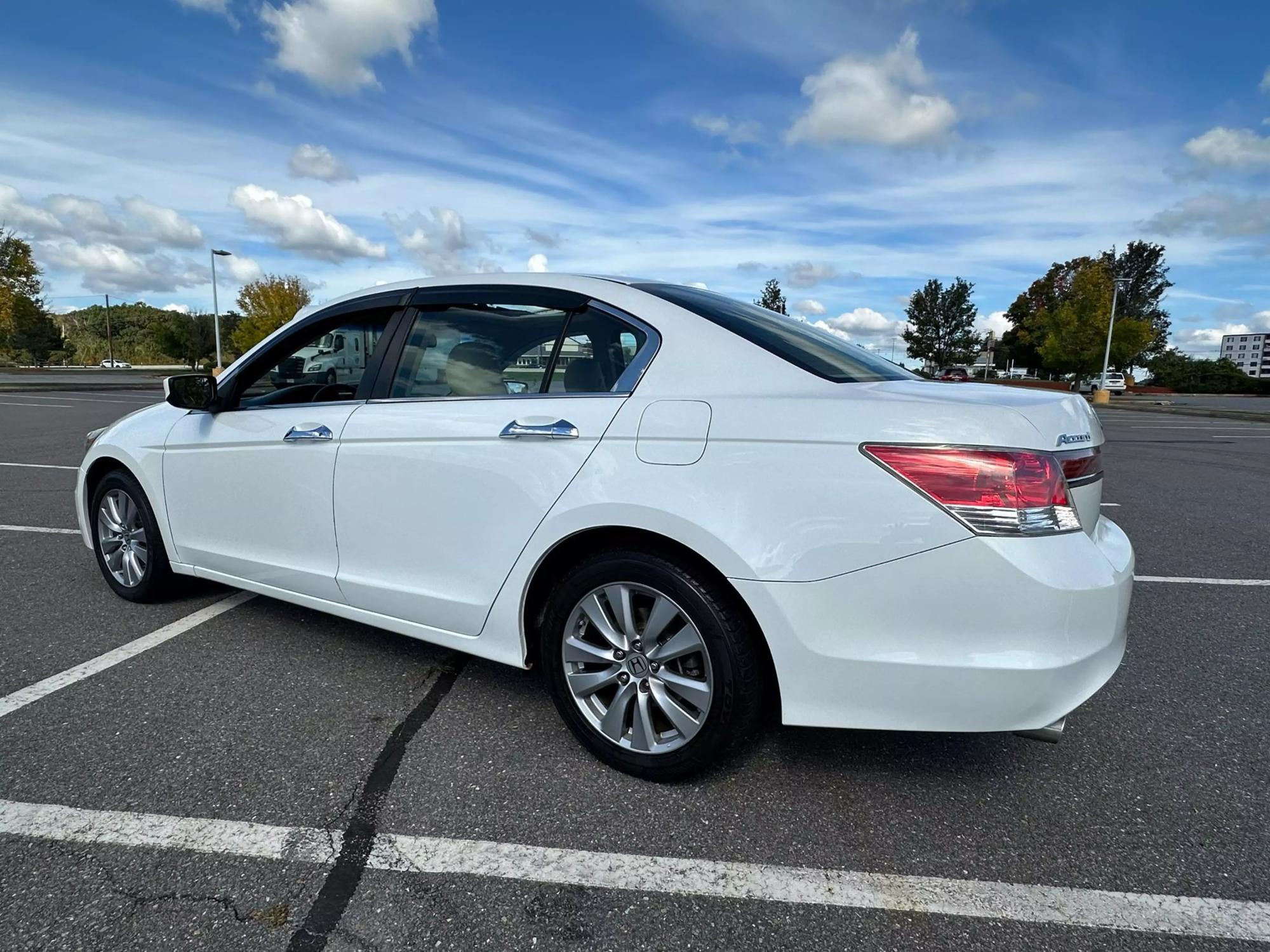 2012 Honda Accord EX-L V6 photo 24