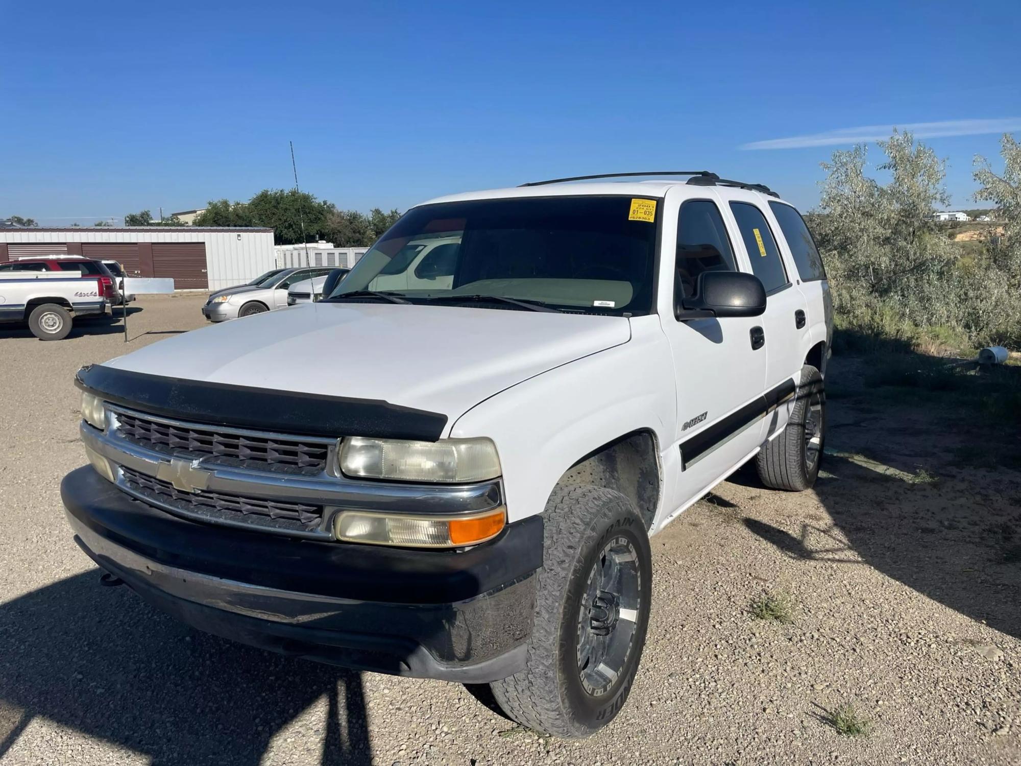 2001 Chevrolet Tahoe Base photo 2