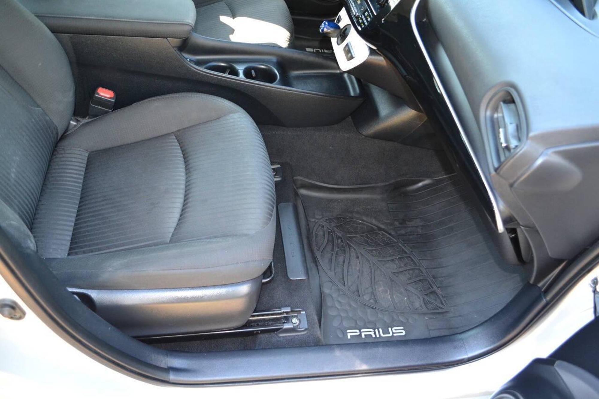 2018 Toyota Prius One photo 58