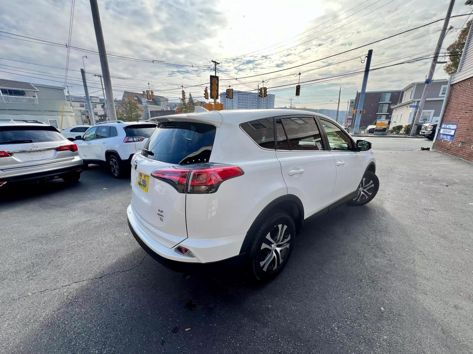 2018 Toyota RAV4 LE photo 23