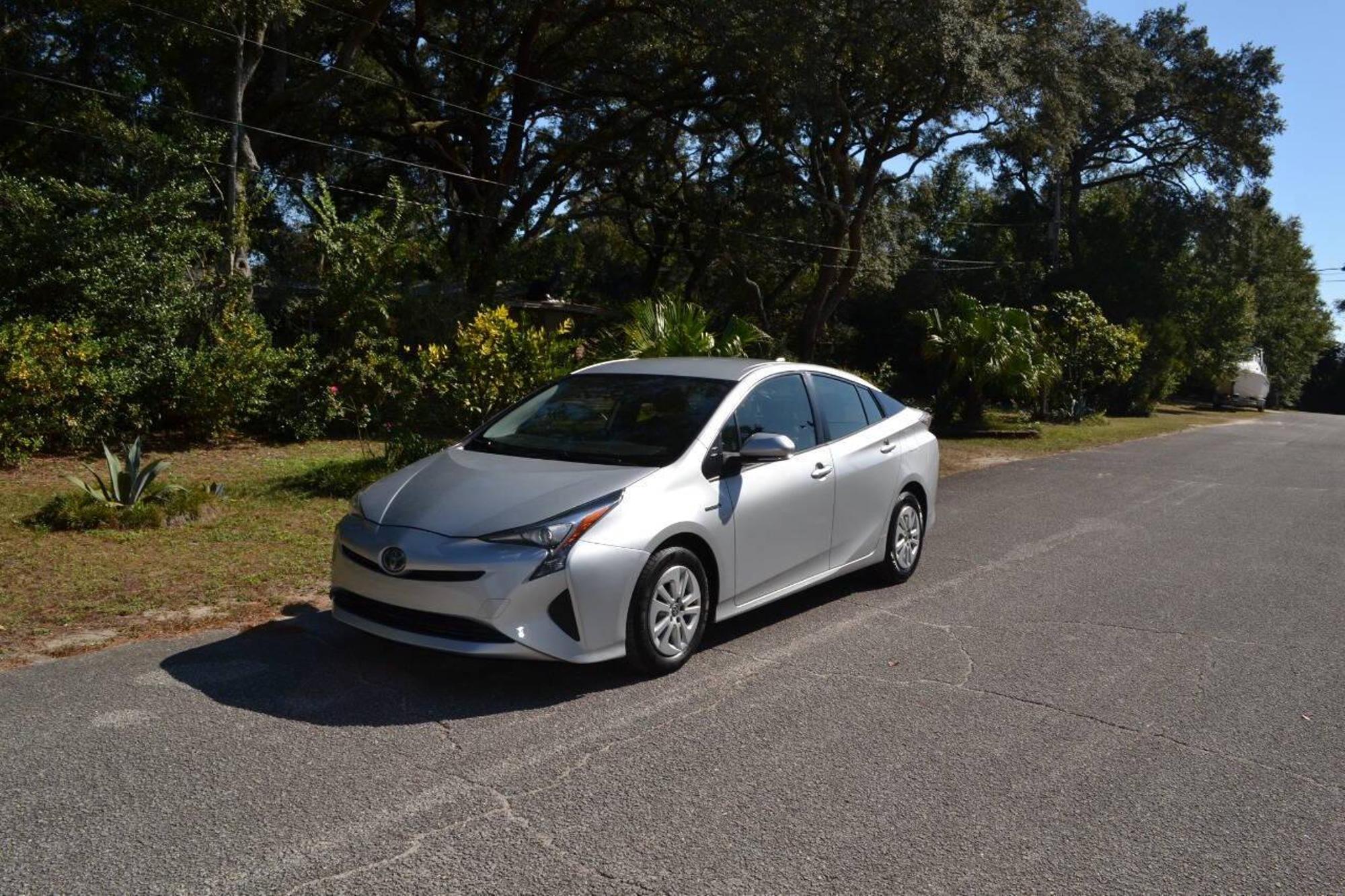 2018 Toyota Prius One photo 35