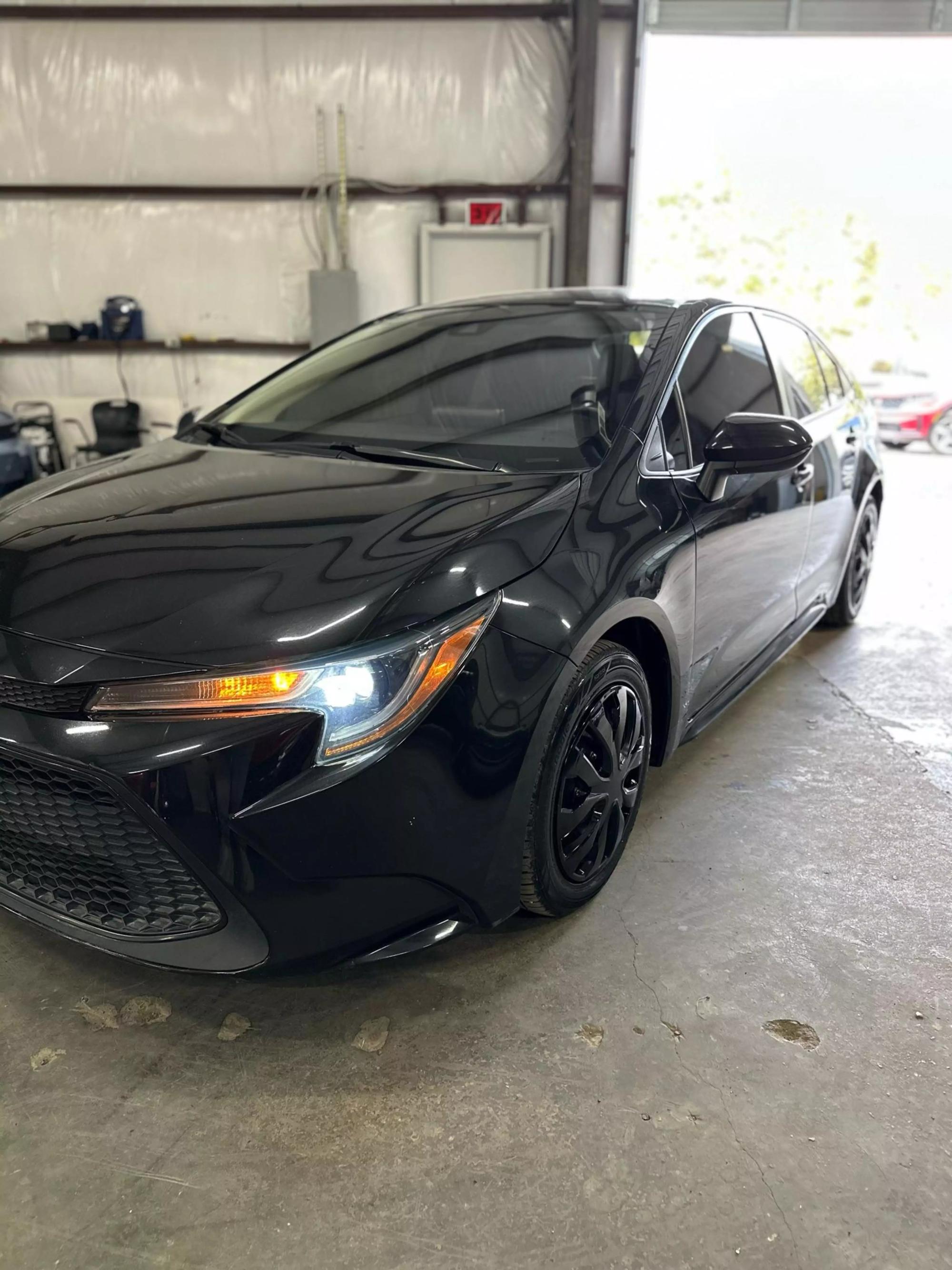 2021 Toyota Corolla LE photo 14