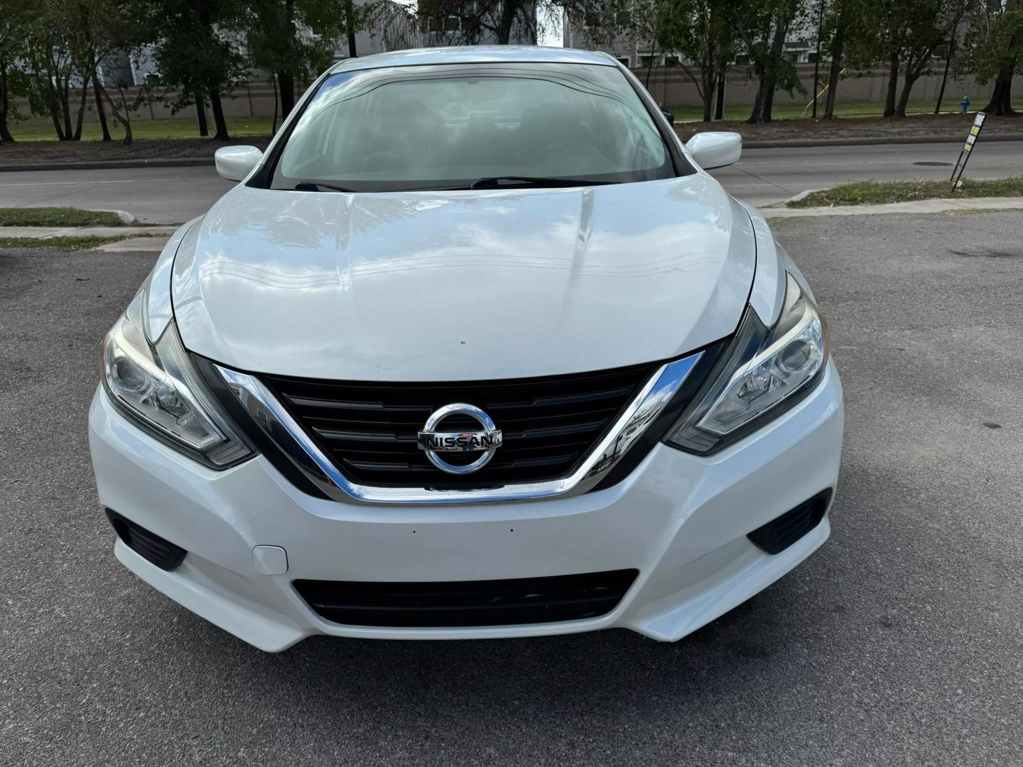 2016 Nissan Altima S photo 12