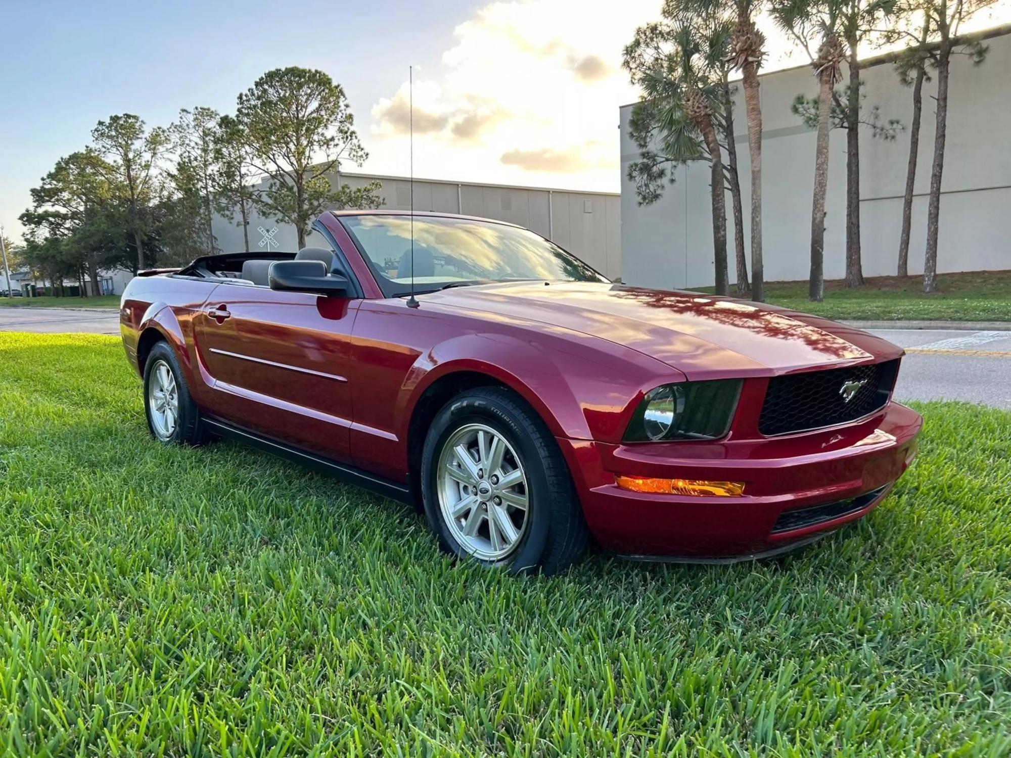 2007 Ford Mustang Premium photo 33