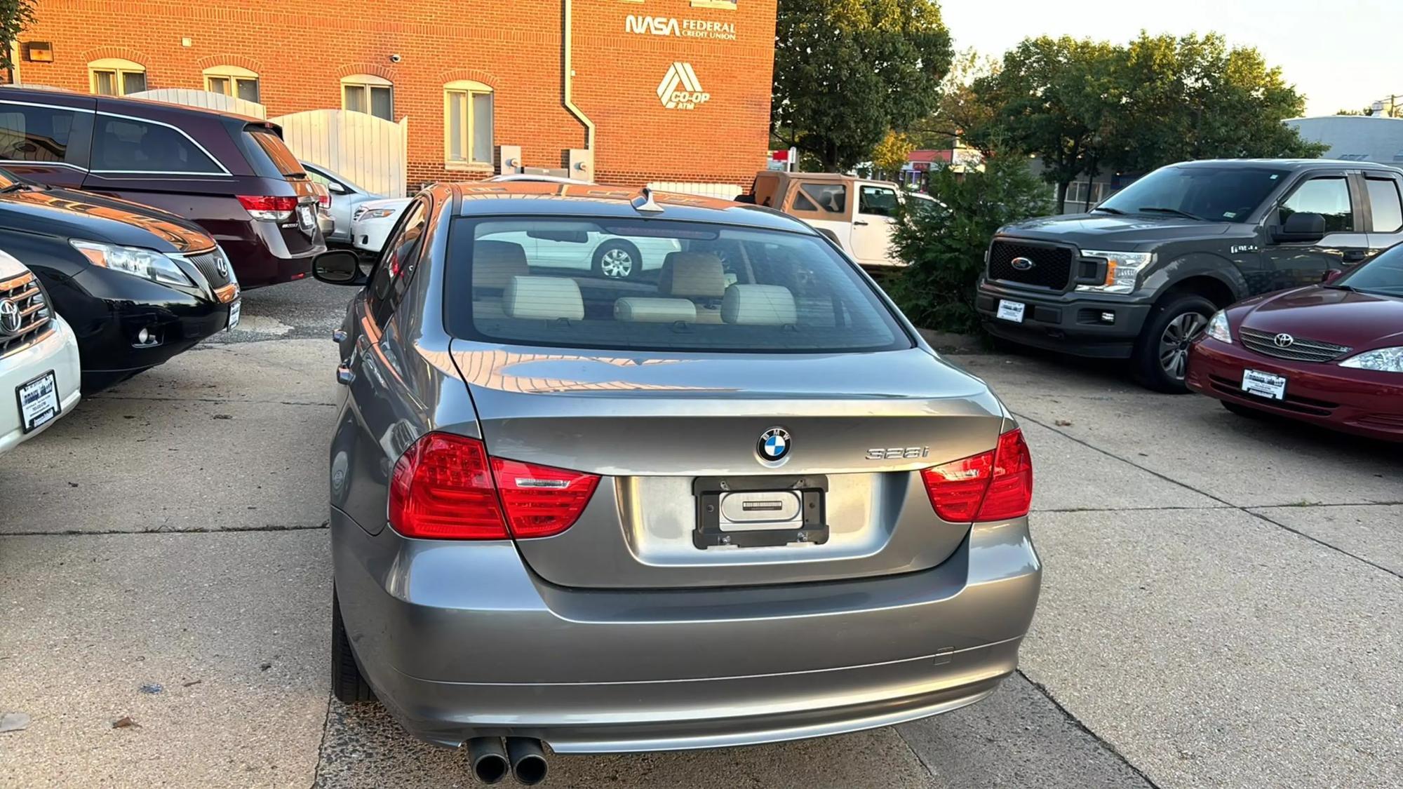 2011 BMW 3 Series 328i photo 57