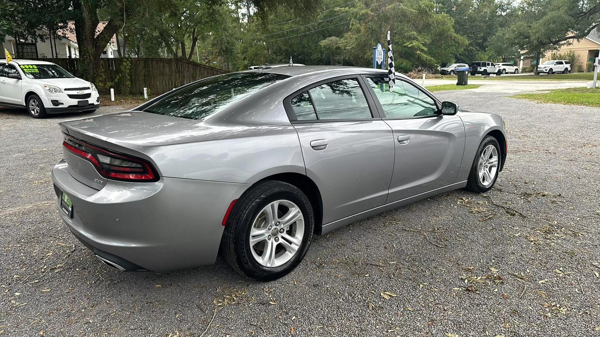 2018 Dodge Charger SXT photo 18