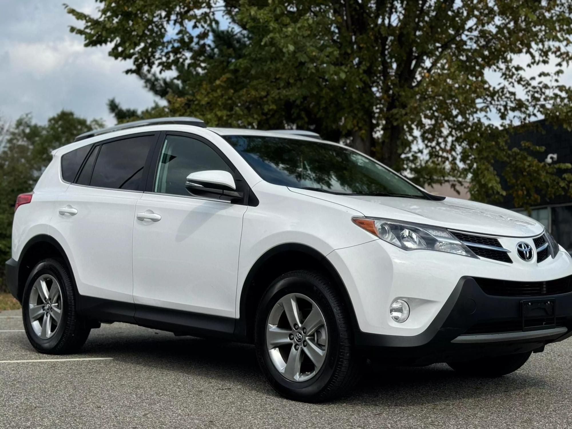 2015 Toyota RAV4 XLE photo 13