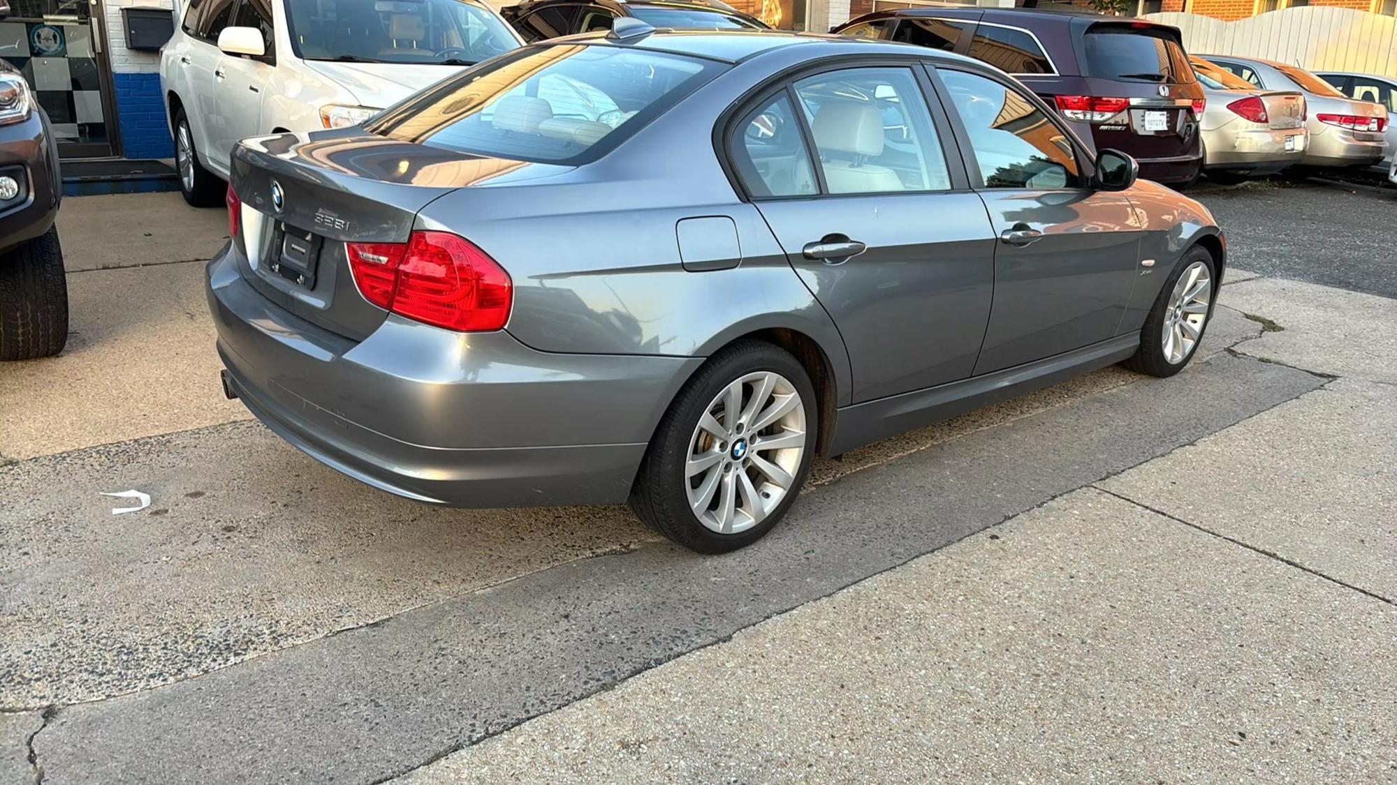 2011 BMW 3 Series 328i photo 53