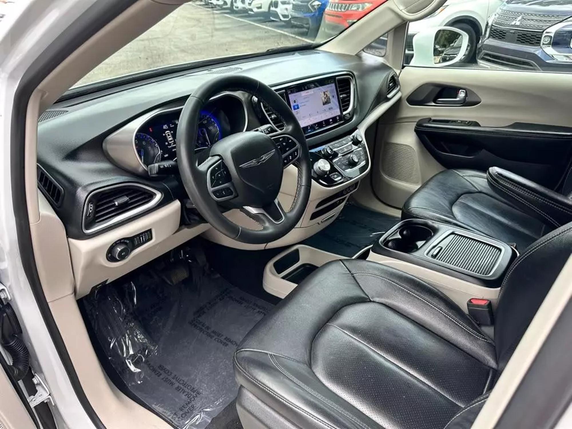 2022 Chrysler Pacifica Touring L photo 33