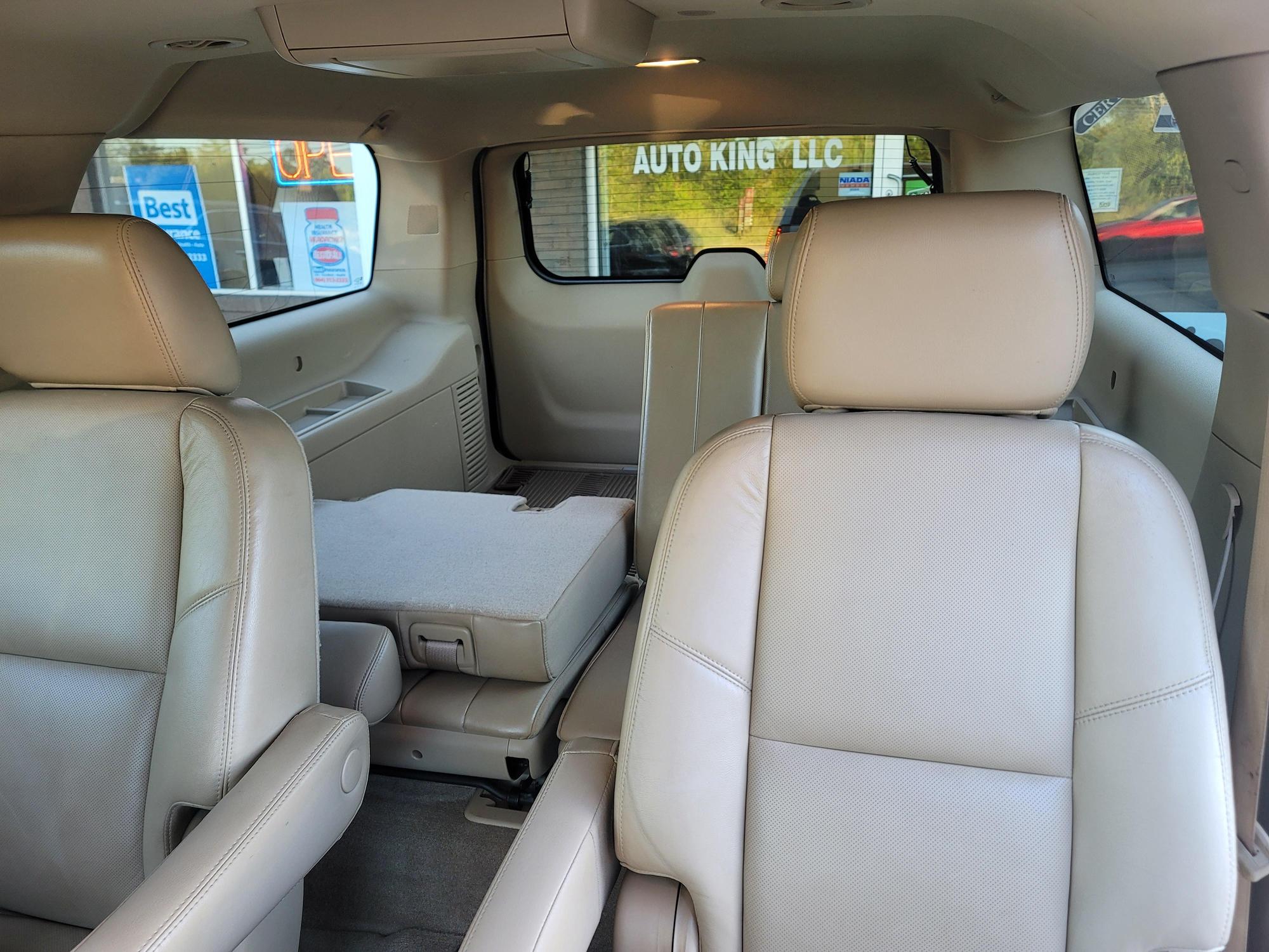 2011 Cadillac Escalade ESV Luxury photo 46