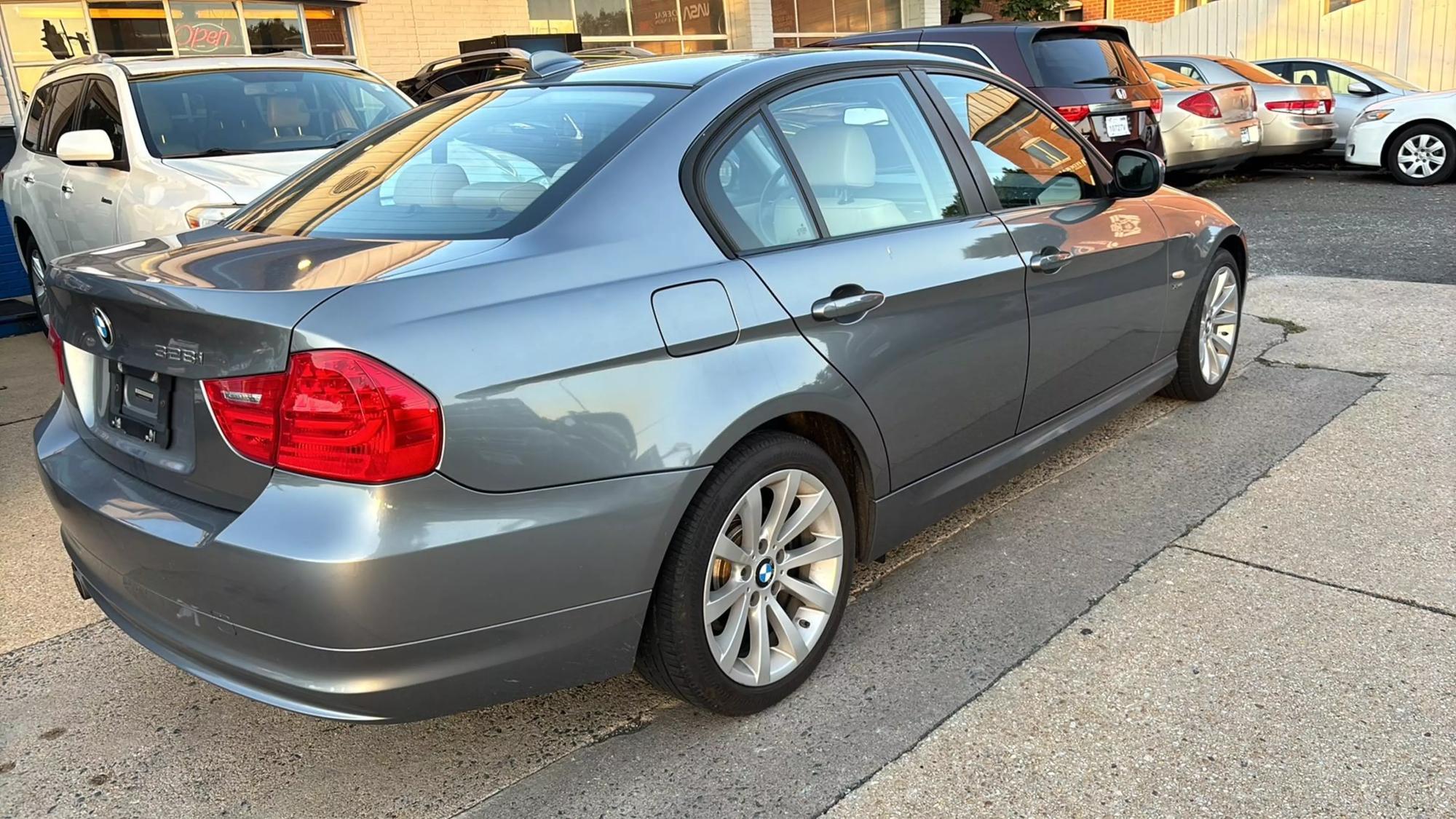 2011 BMW 3 Series 328i photo 52