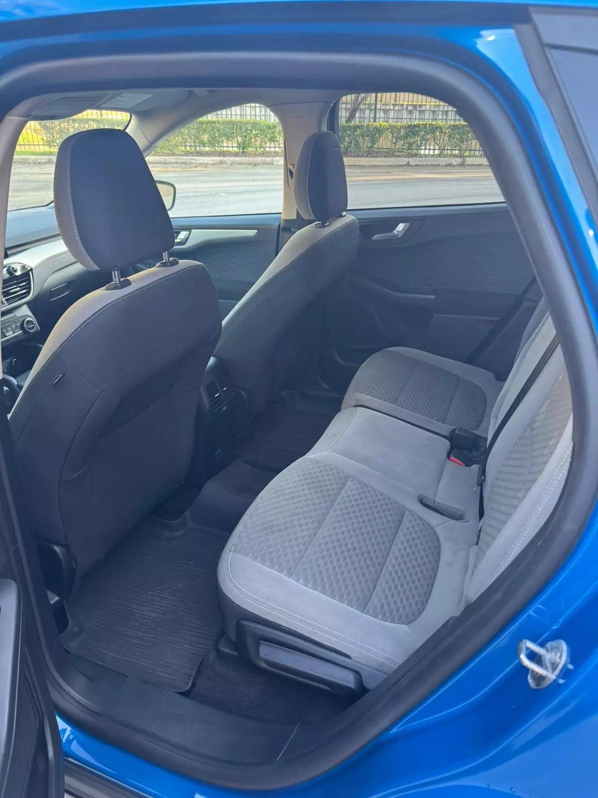 2020 Ford Escape SE photo 21