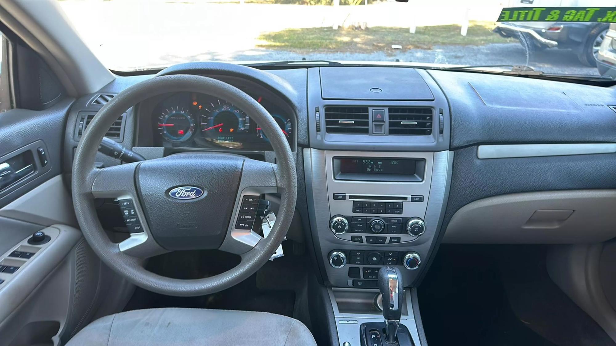 2011 Ford Fusion SE photo 16