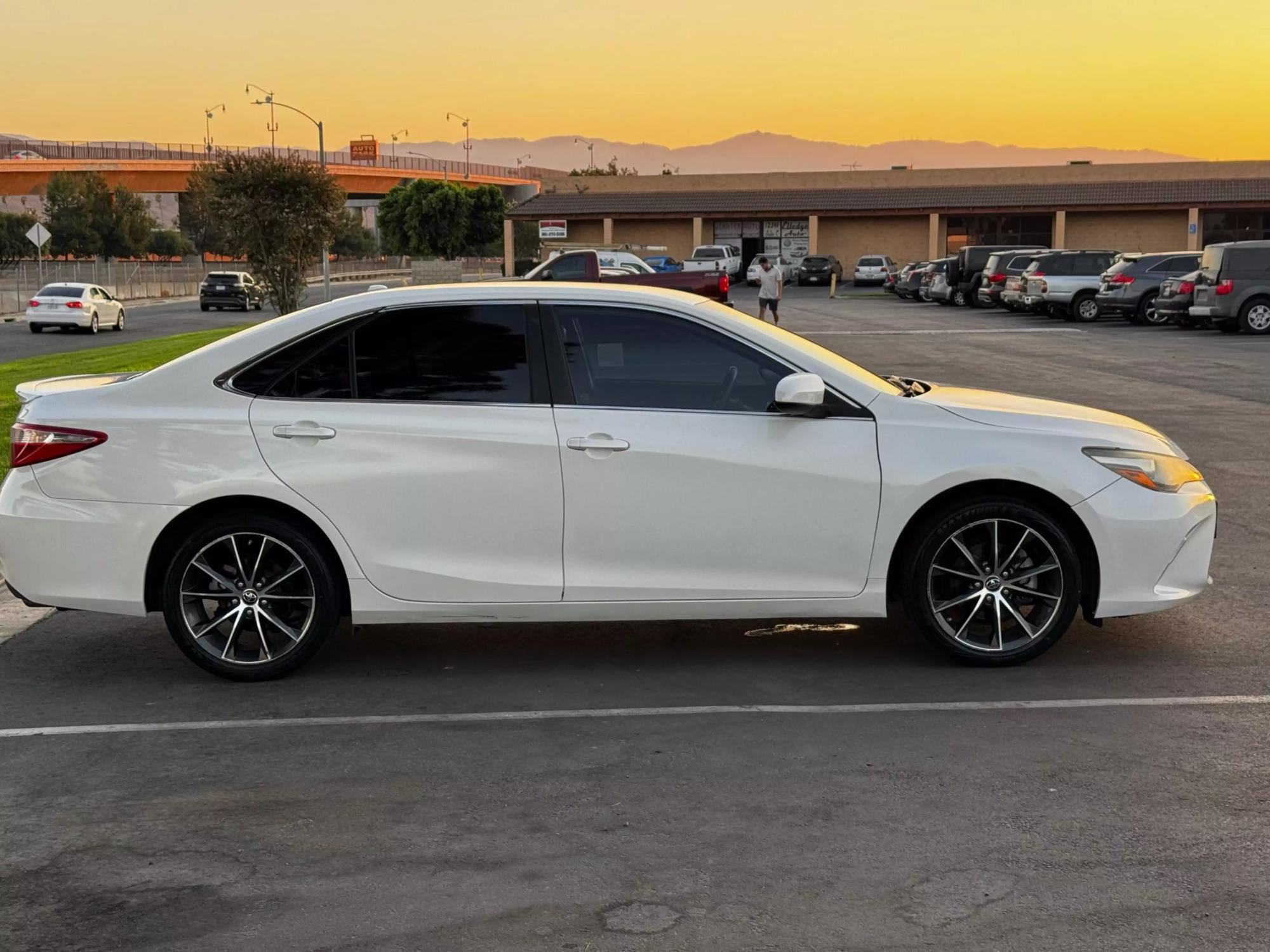 2015 Toyota Camry XSE photo 43