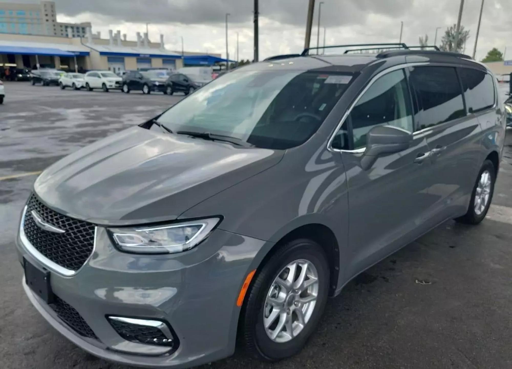 2022 Chrysler Pacifica Touring L photo 6