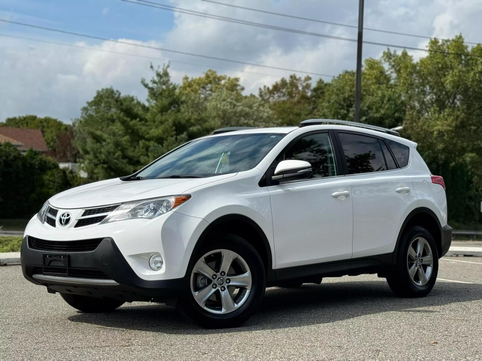 2015 Toyota RAV4 XLE photo 11