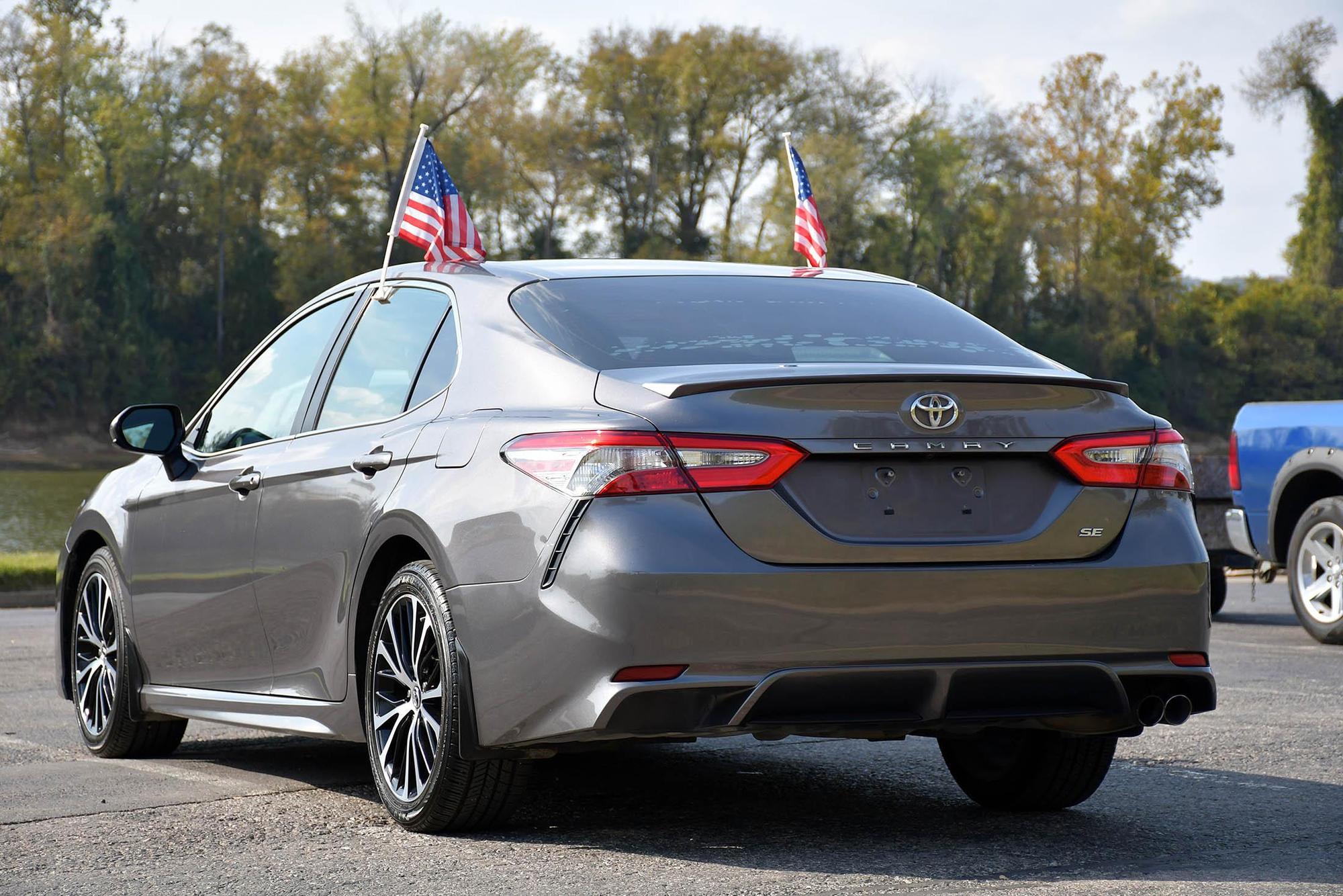 2018 Toyota Camry SE photo 46