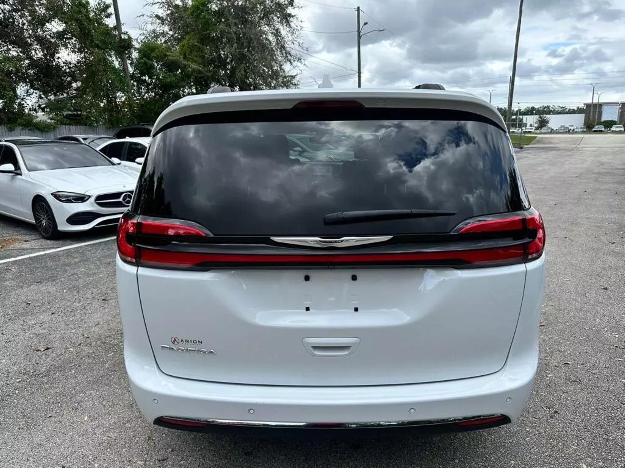 2022 Chrysler Pacifica Touring L photo 28