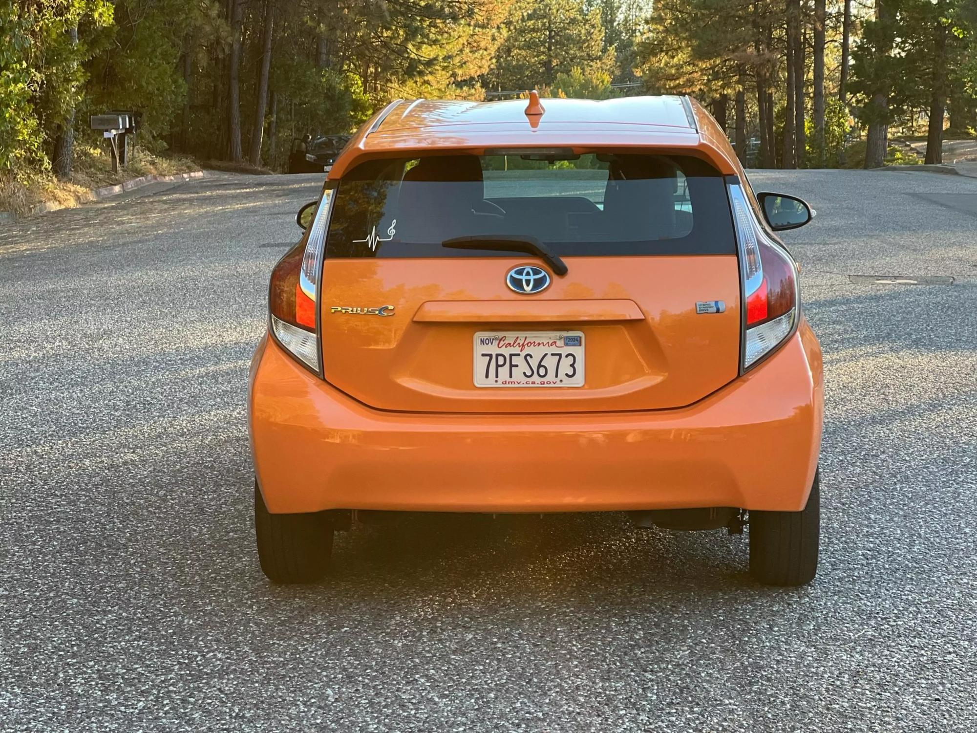 2015 Toyota Prius c One photo 24