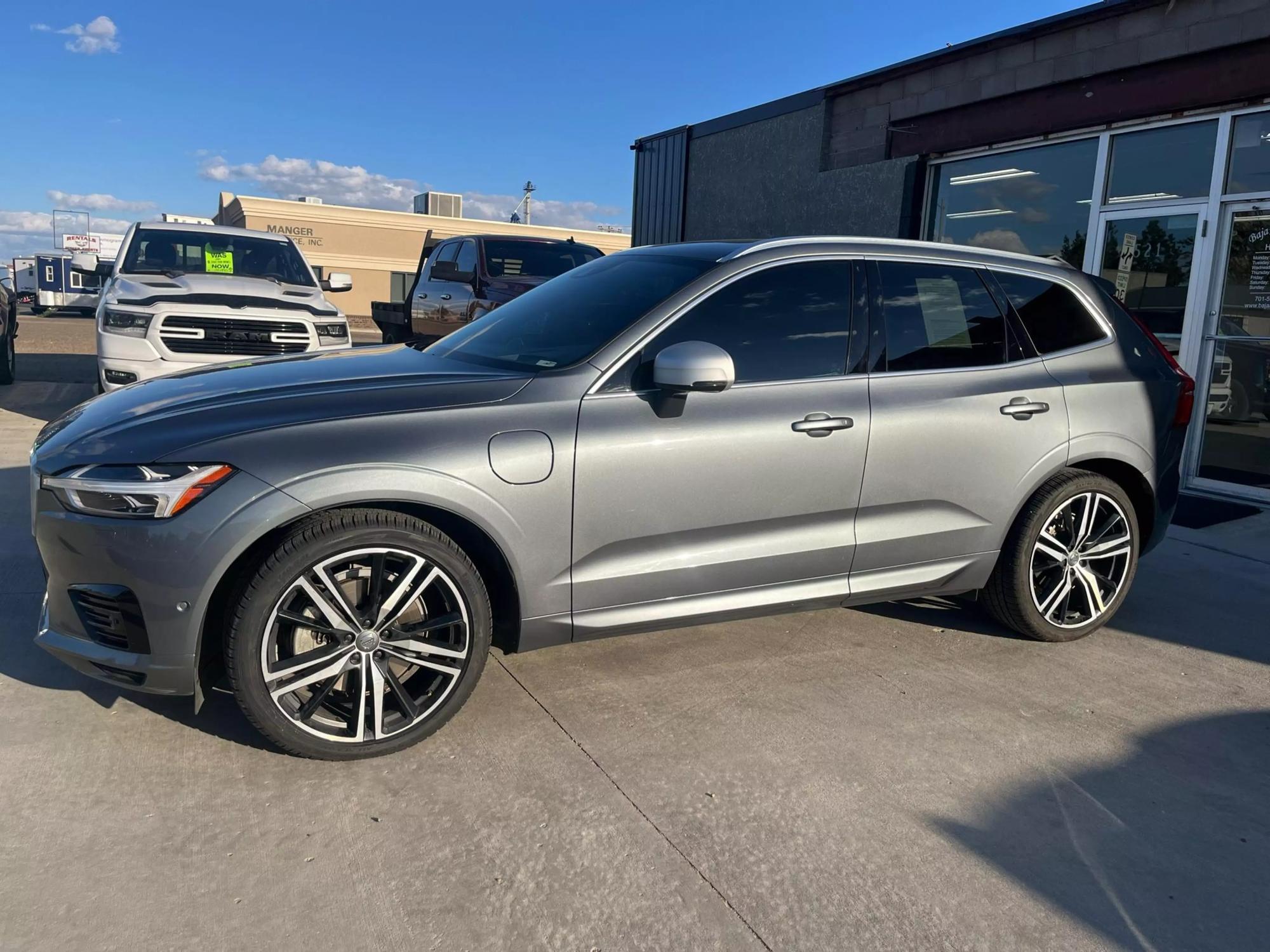 2019 Volvo XC60 R-Design photo 23