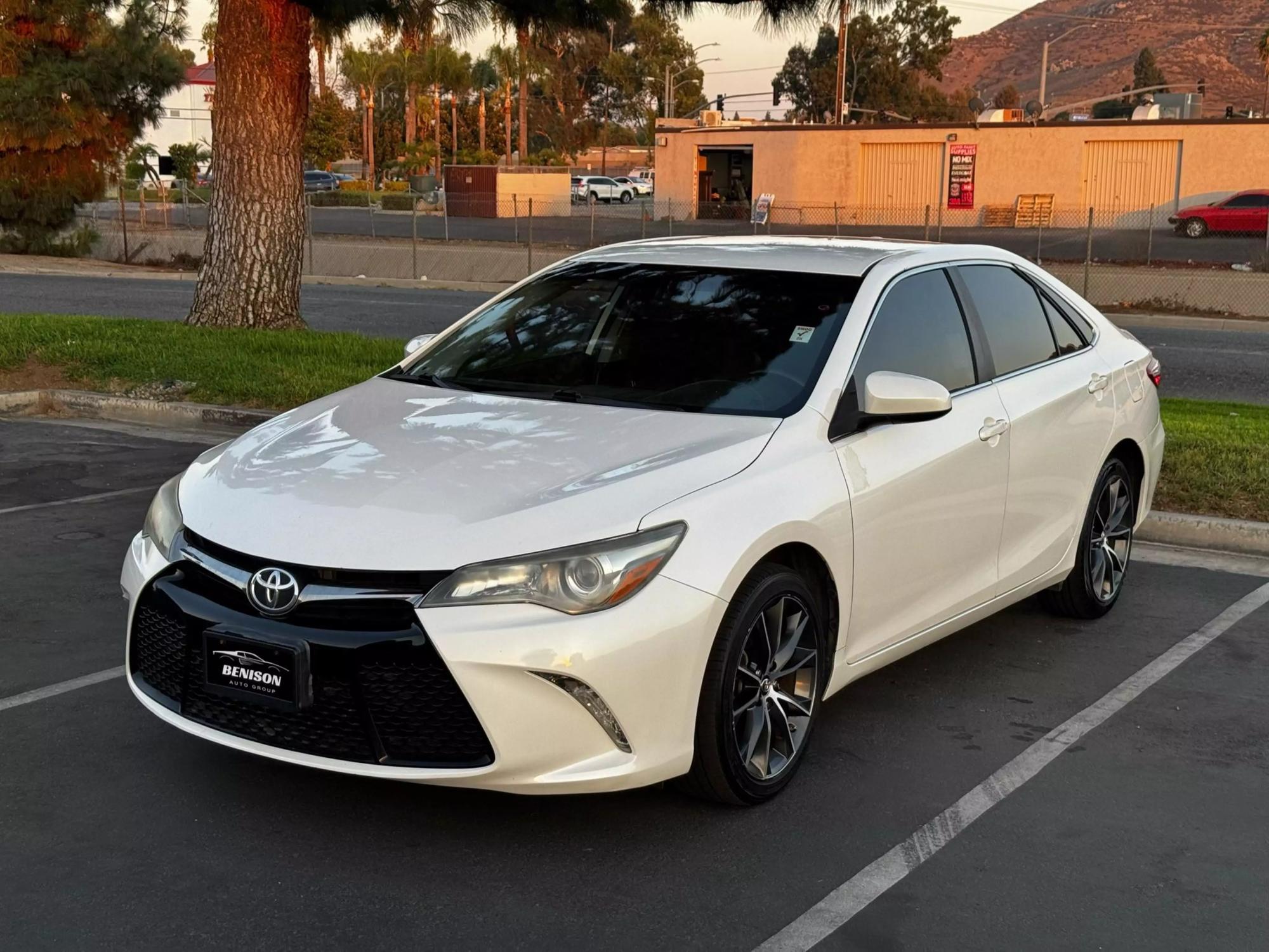 2015 Toyota Camry XSE photo 38