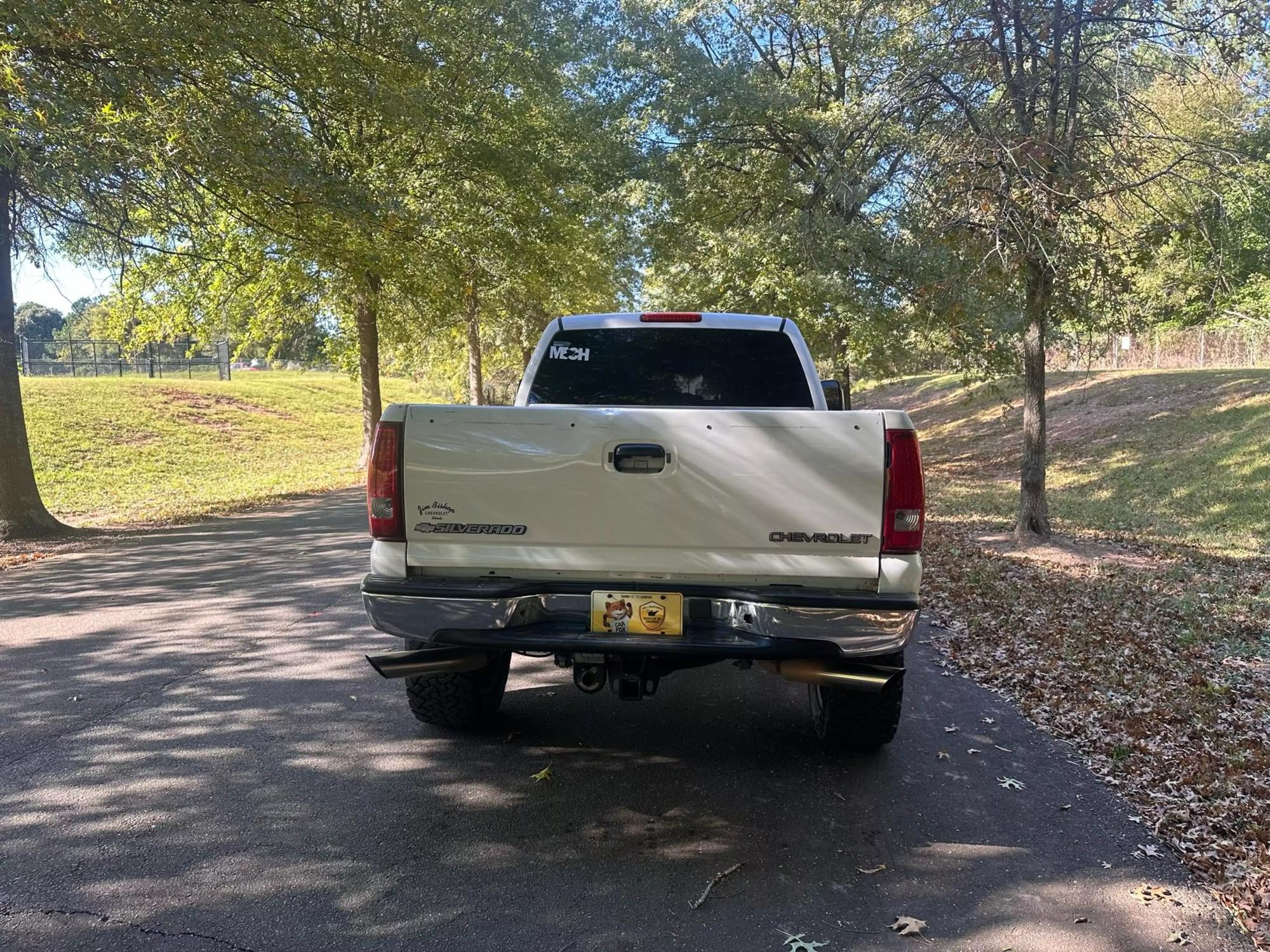 2004 Chevrolet Silverado 2500HD LS photo 32