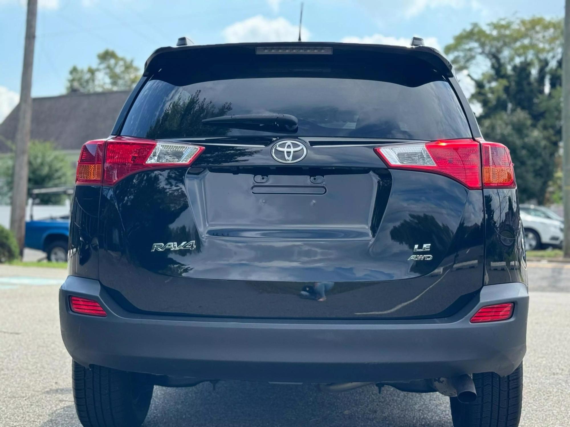 2013 Toyota RAV4 LE photo 16