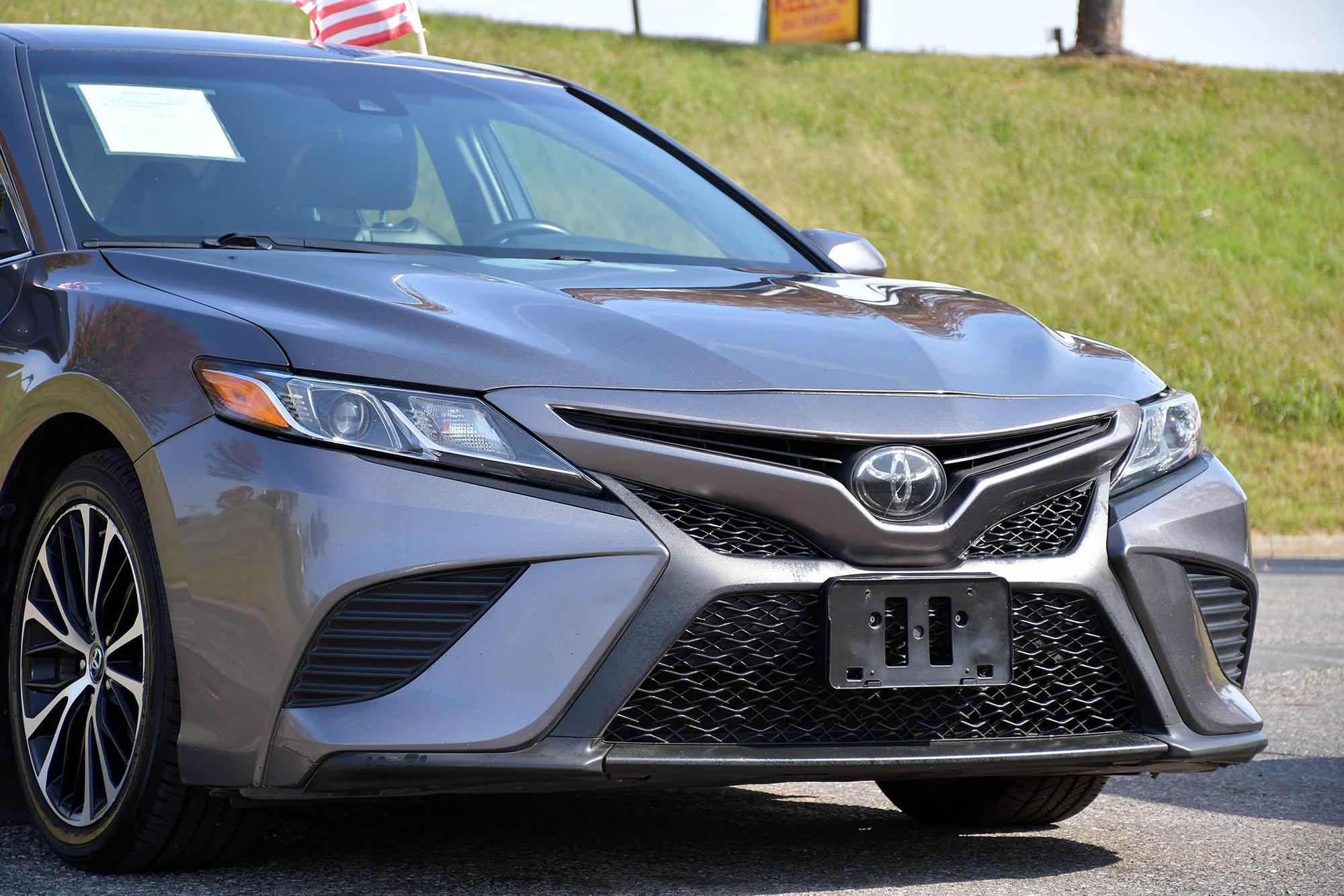 2018 Toyota Camry SE photo 38