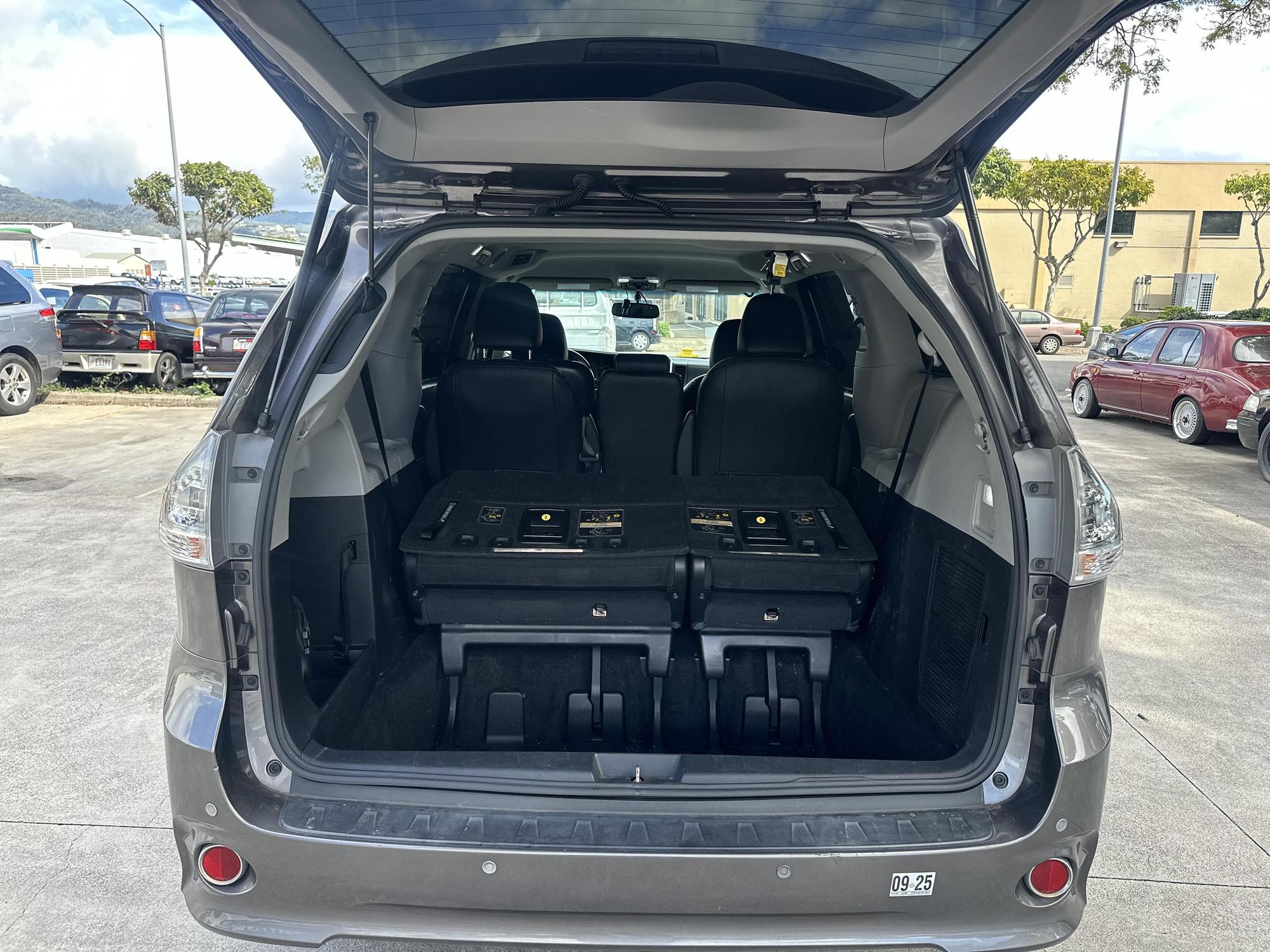 2016 Toyota Sienna SE photo 30