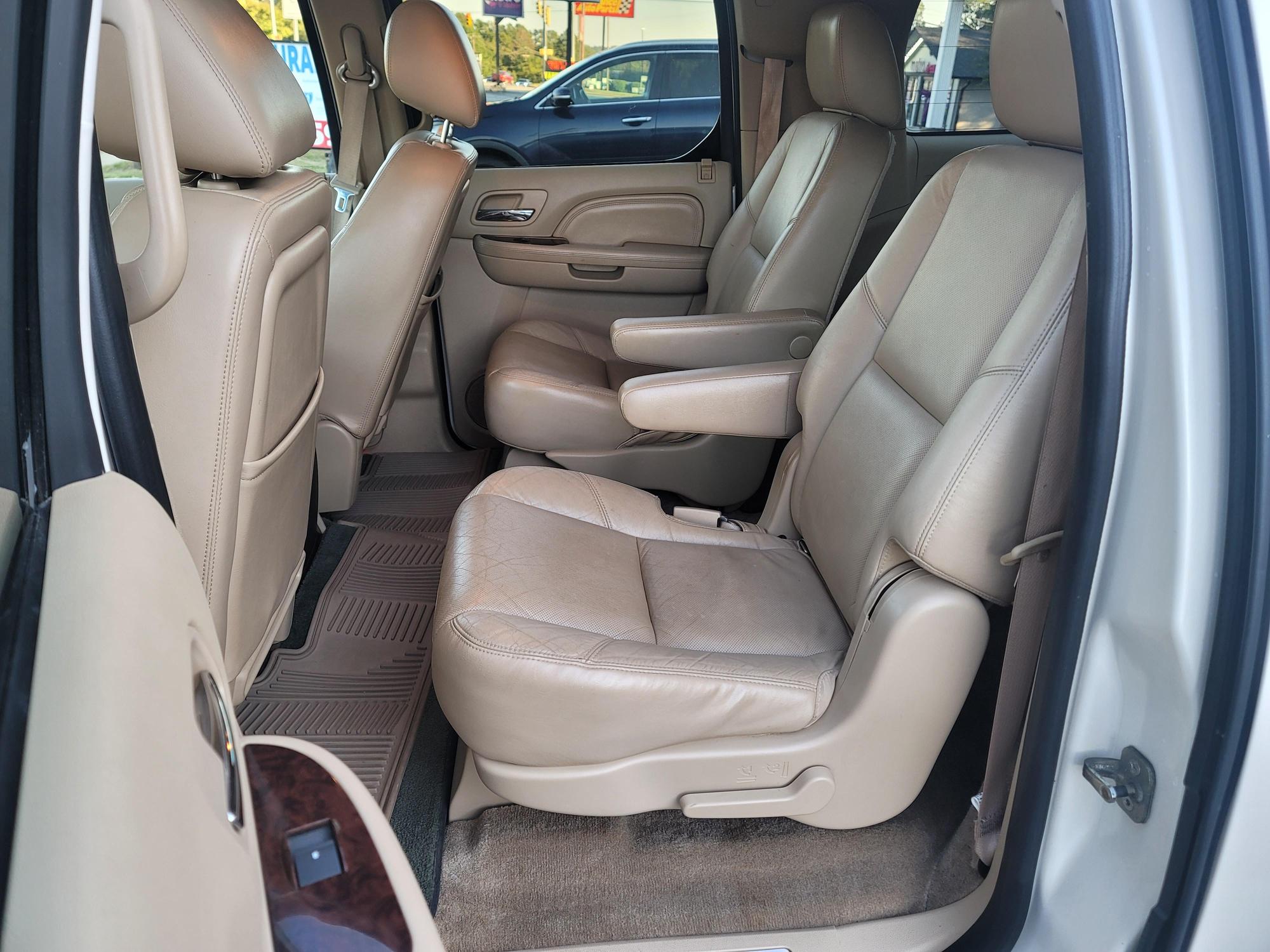 2011 Cadillac Escalade ESV Luxury photo 45