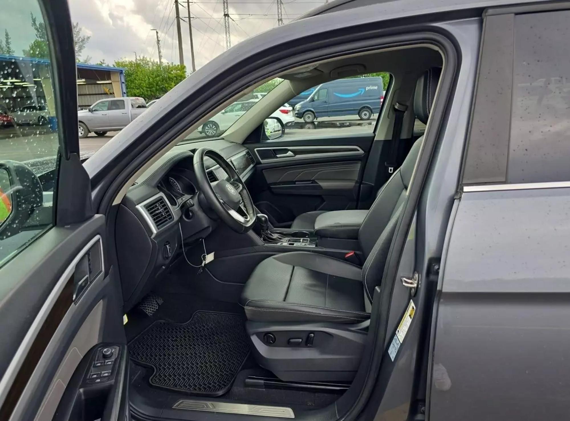 2021 Volkswagen Atlas SE w/Tech photo 29