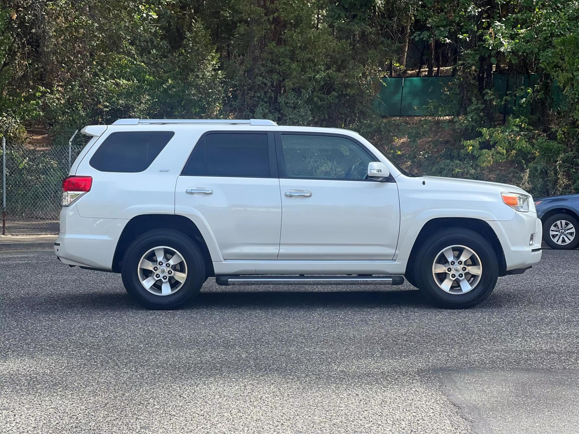 2011 Toyota 4Runner SR5 photo 29