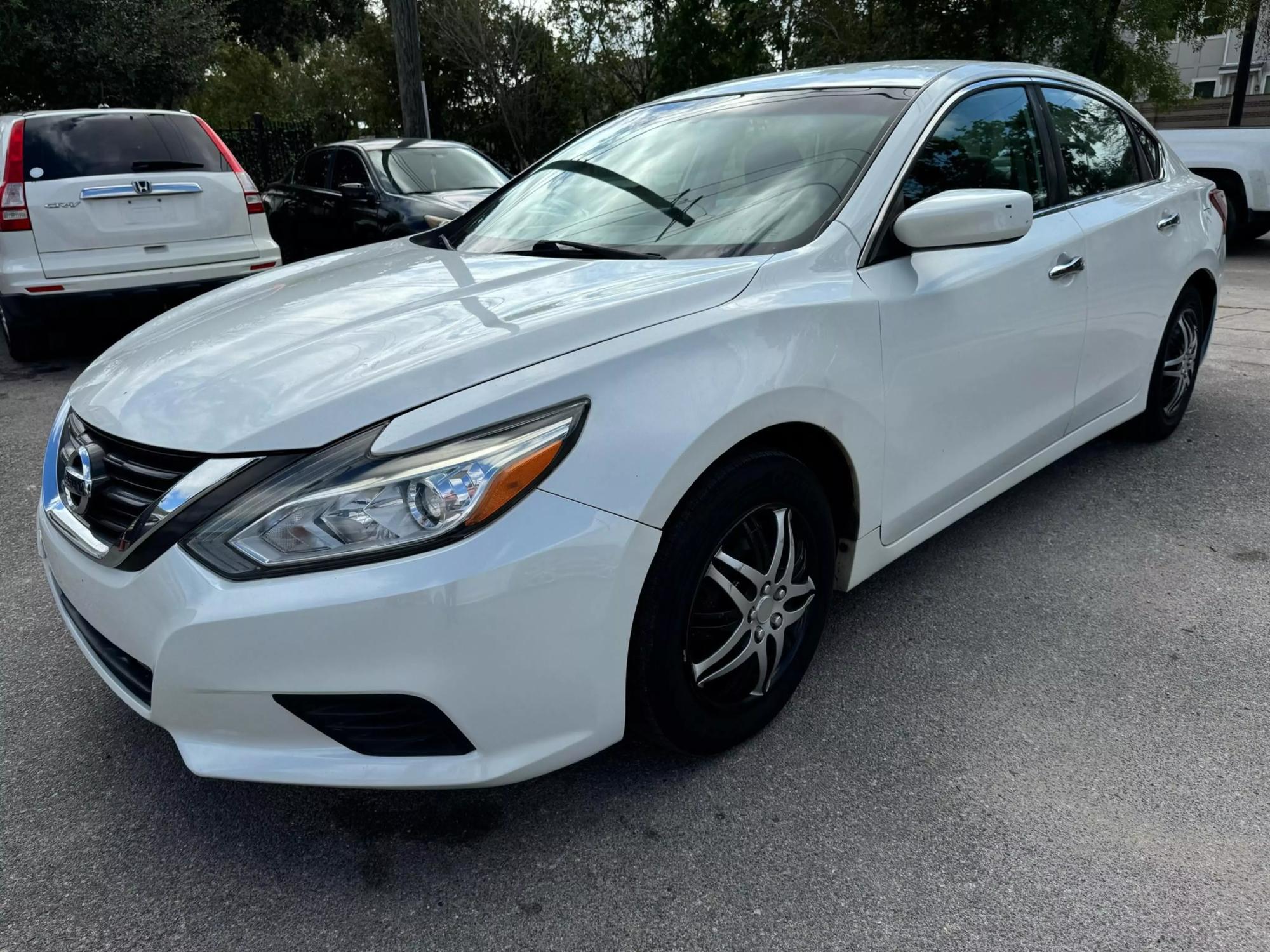 2016 Nissan Altima S photo 14