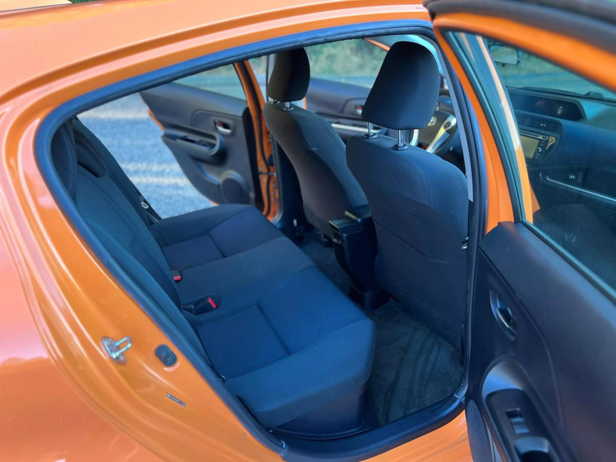 2015 Toyota Prius c One photo 30