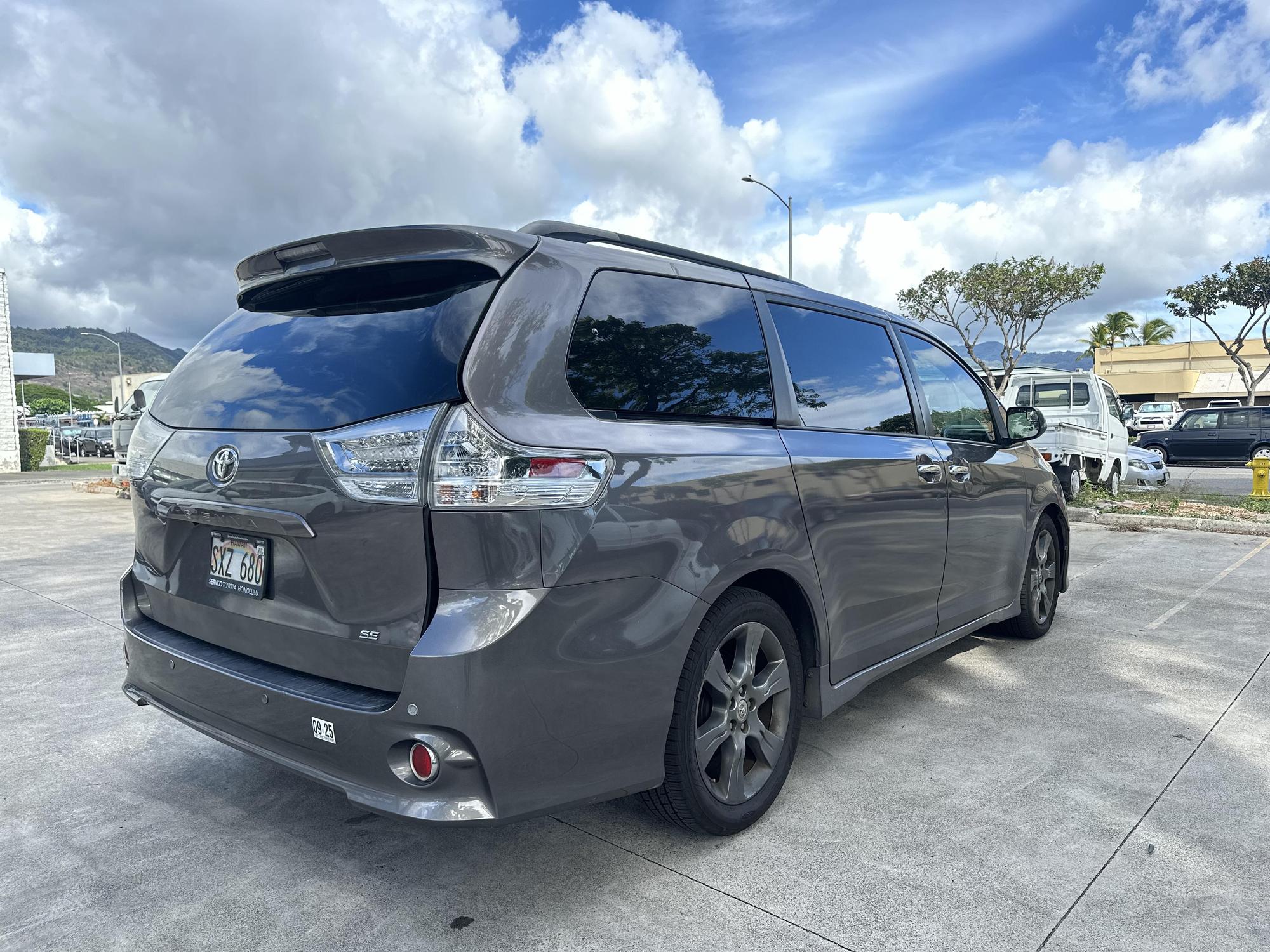 2016 Toyota Sienna SE photo 24