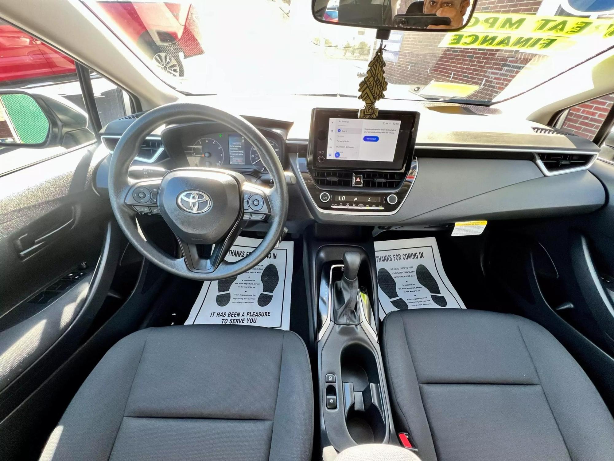 2024 Toyota Corolla LE photo 33