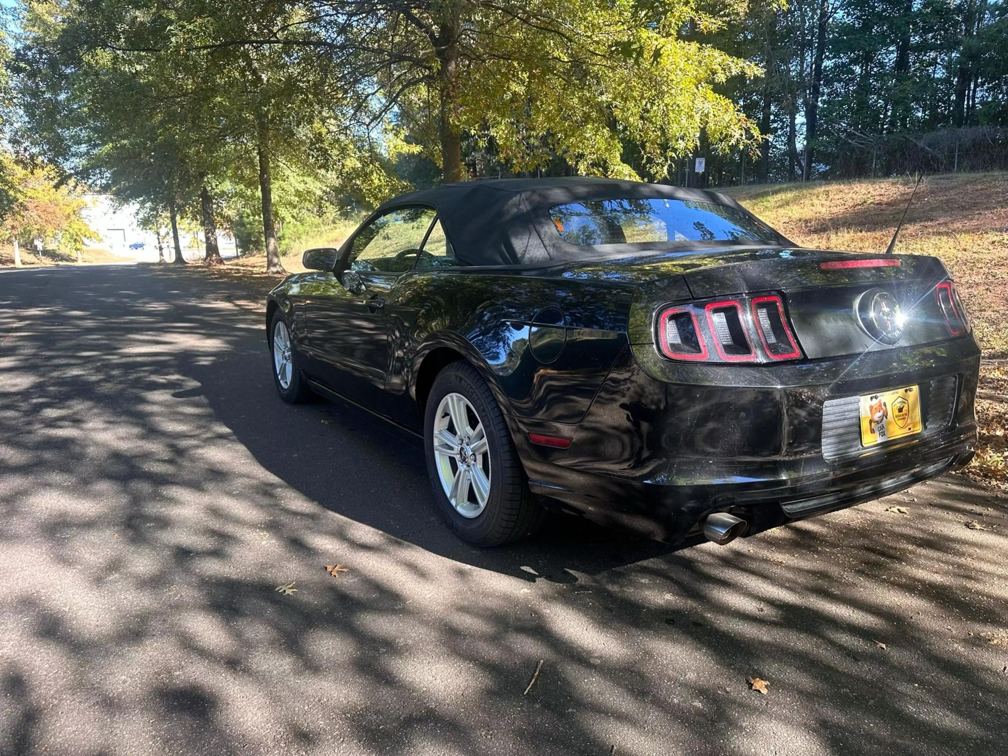 2013 Ford Mustang V6 photo 31