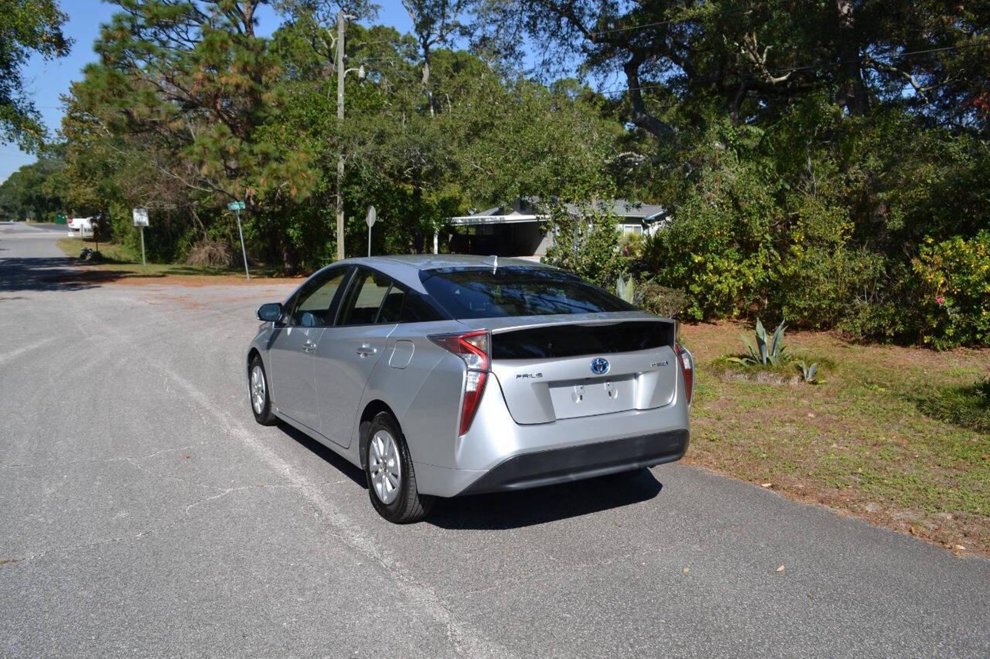 2018 Toyota Prius One photo 41